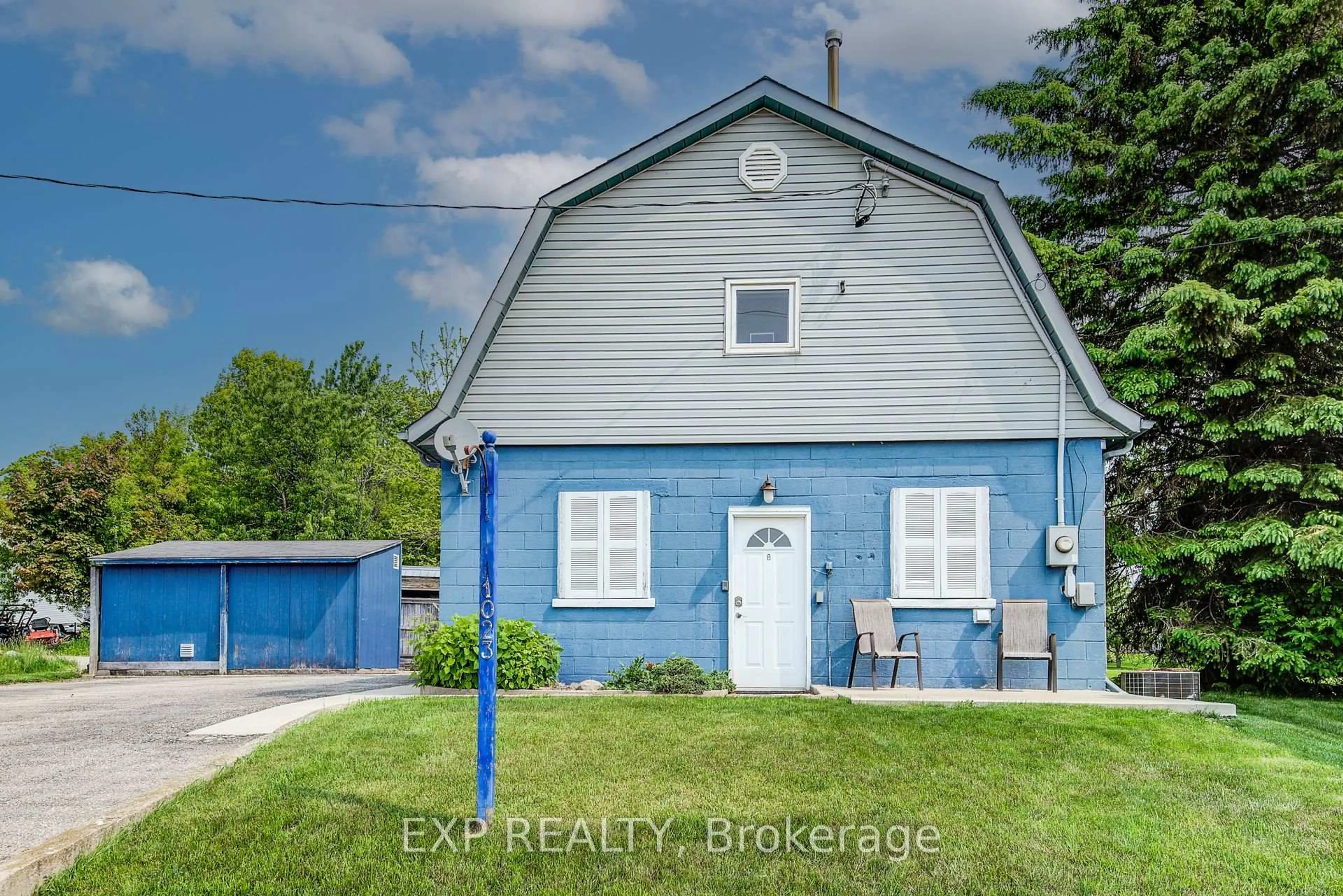 A pic from outside/outdoor area/front of a property/back of a property/a pic from drone, street for 1023 Maple Leaf St, Wellesley Ontario N0B 2T0