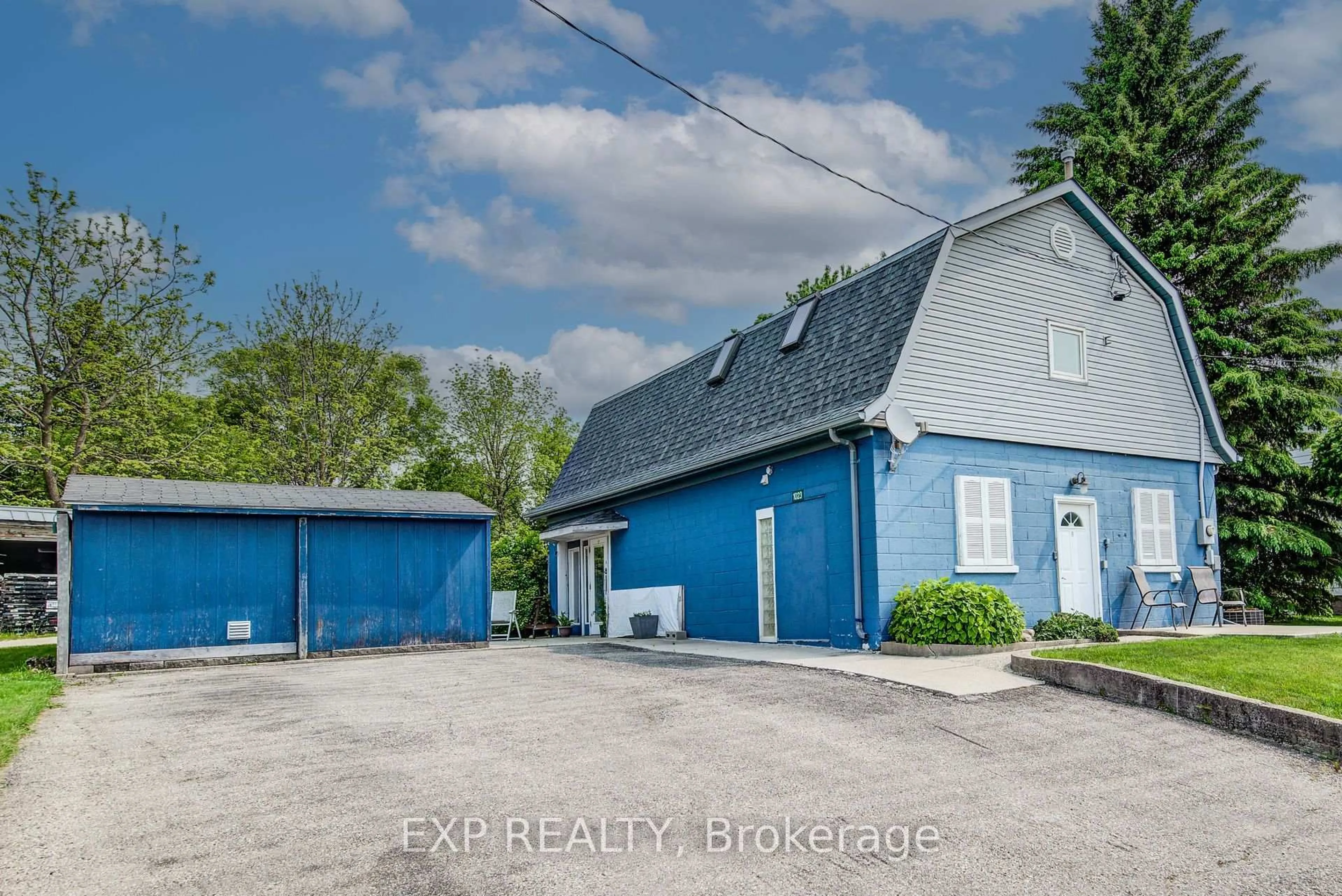 A pic from outside/outdoor area/front of a property/back of a property/a pic from drone, street for 1023 Maple Leaf St, Wellesley Ontario N0B 2T0