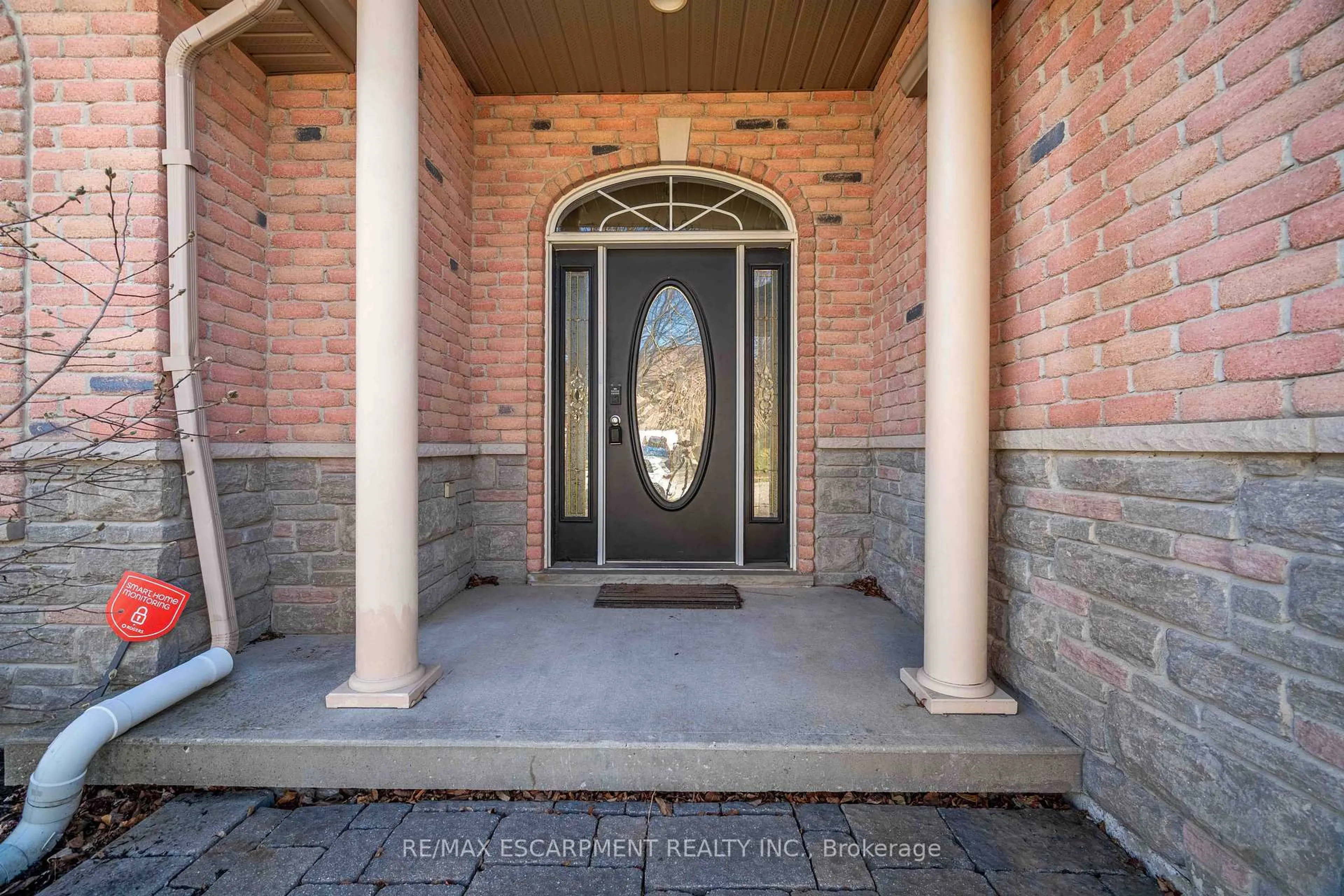 Indoor entryway for 6 Blackburn Lane, Hamilton Ontario L0R 1W0