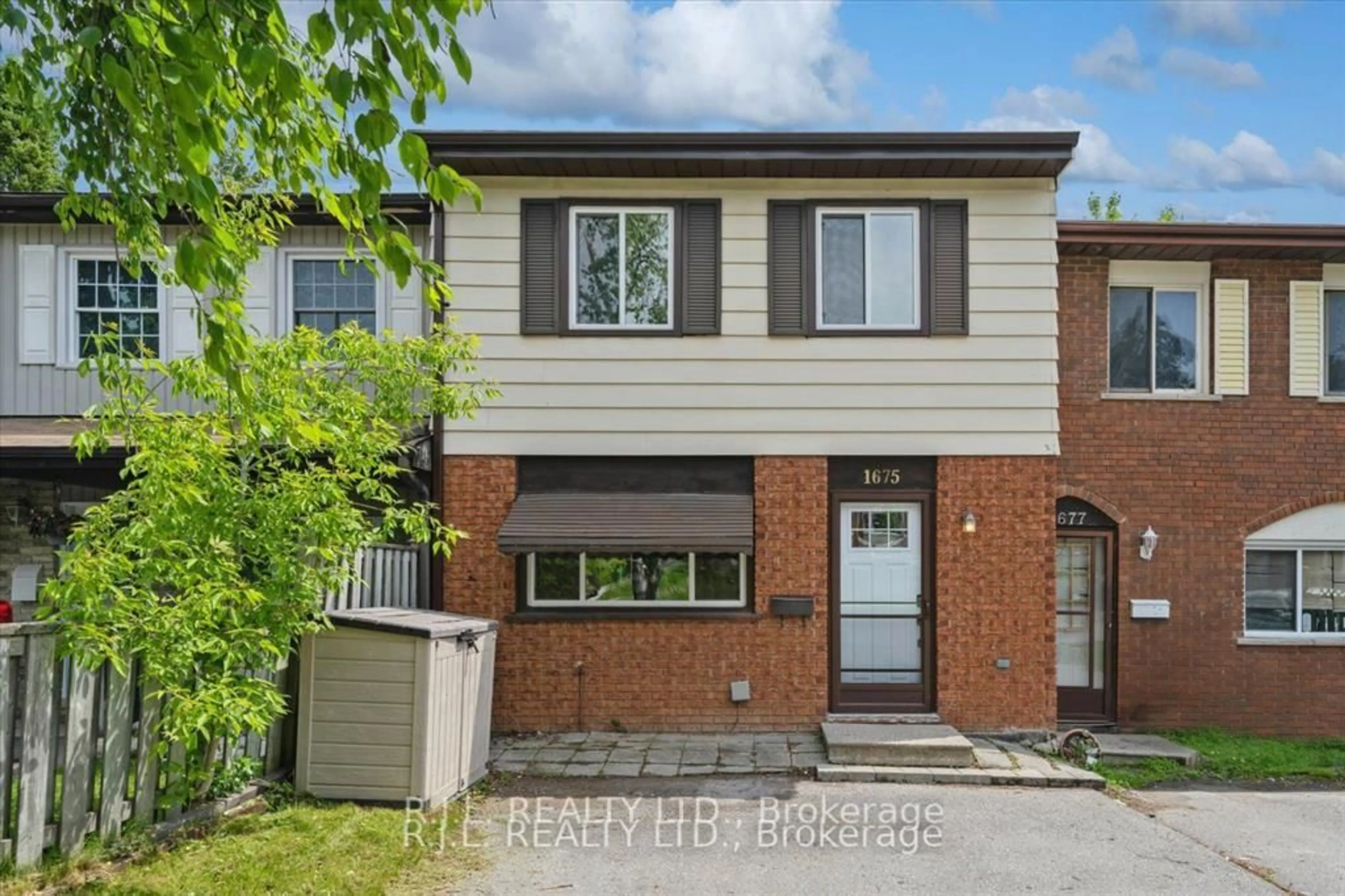 Home with brick exterior material, street for 1675 Applewood Cres, Peterborough West Ontario K9K 1N3