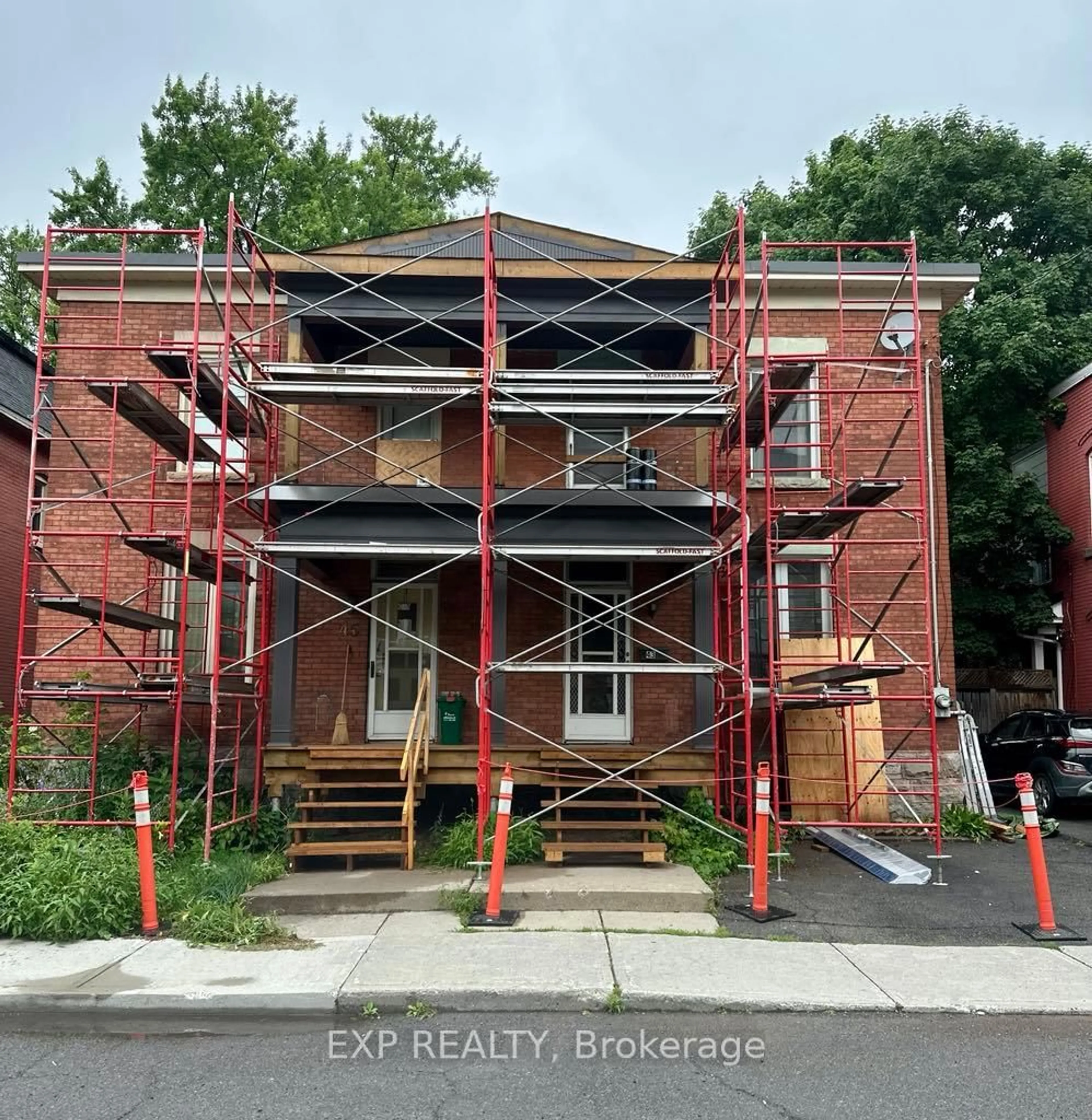 Home with brick exterior material, building for 43 Third Ave, Ottawa Ontario K1S 2J7