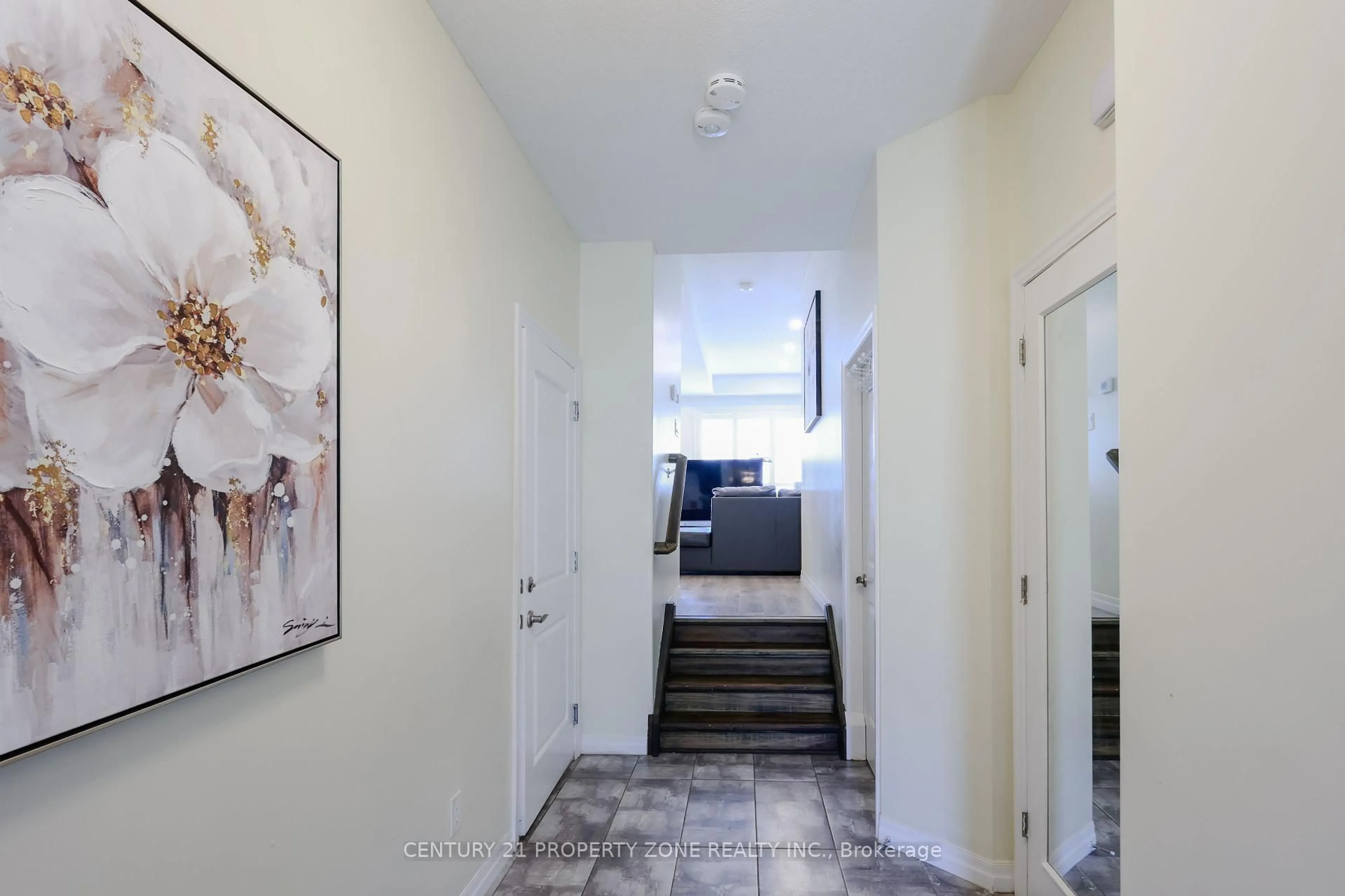 Indoor entryway for 811 Sarnia Rd #62, London North Ontario N6H 0K3