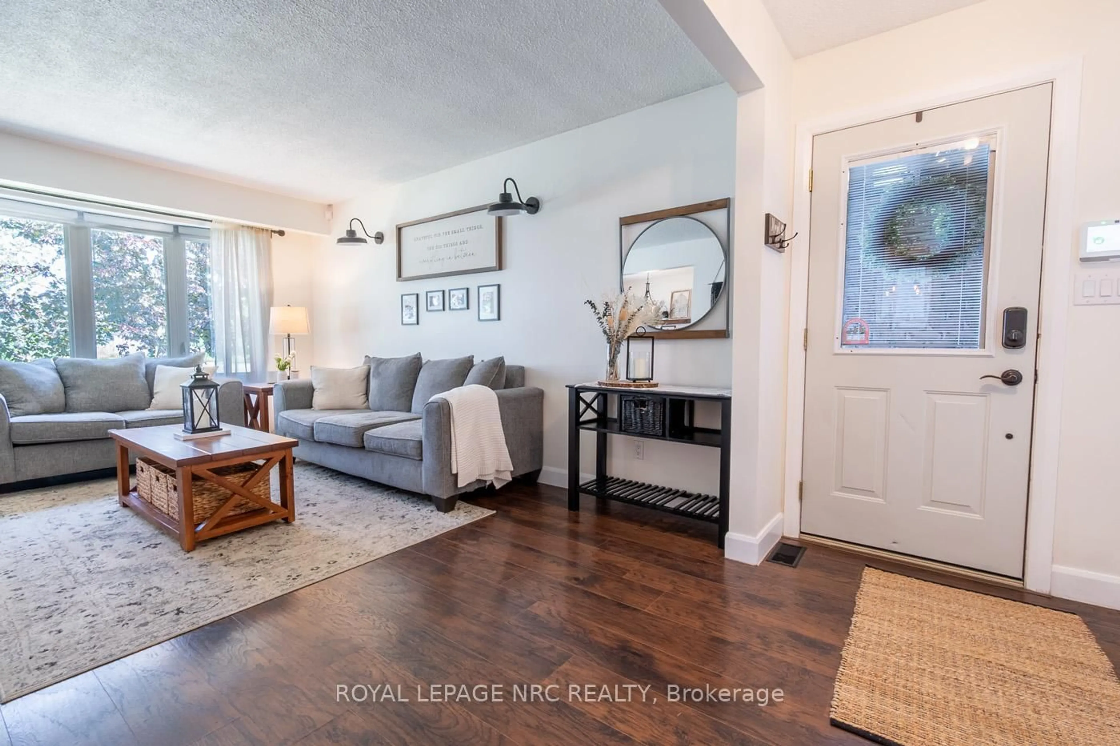 Living room with furniture, unknown for 40 Elmvale Cres, Port Colborne Ontario L3K 5X2