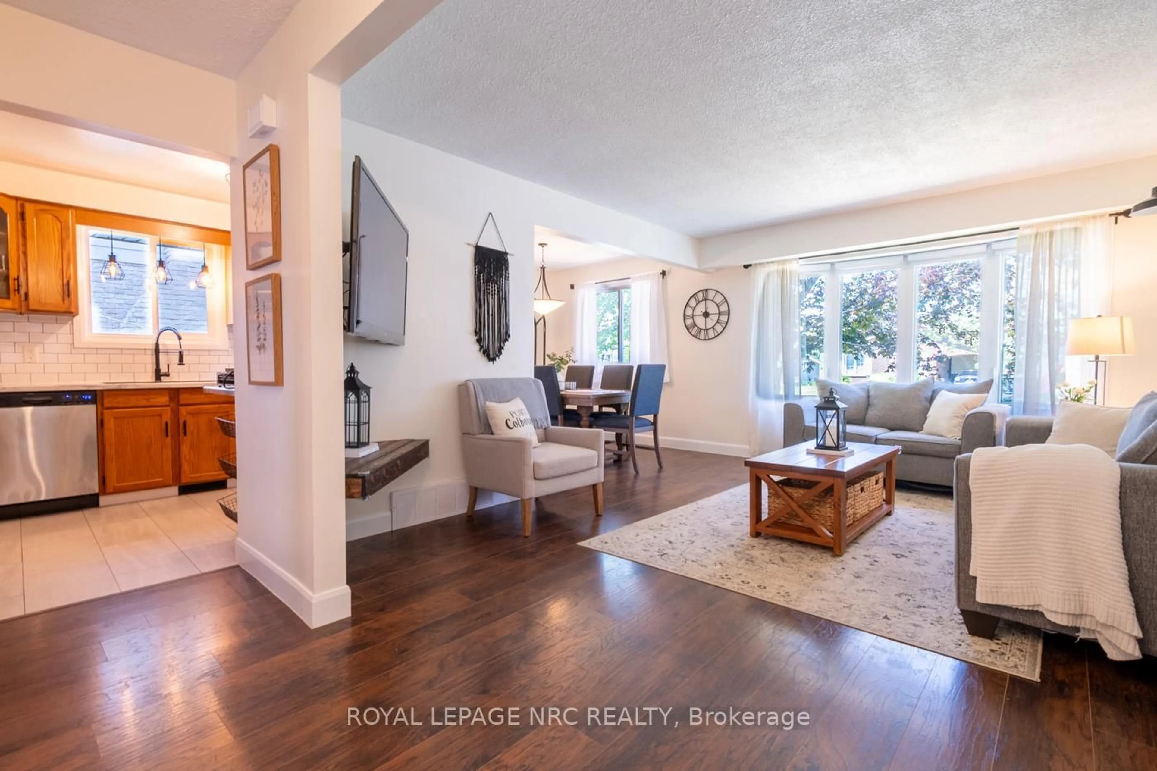 Living room with furniture, unknown for 40 Elmvale Cres, Port Colborne Ontario L3K 5X2
