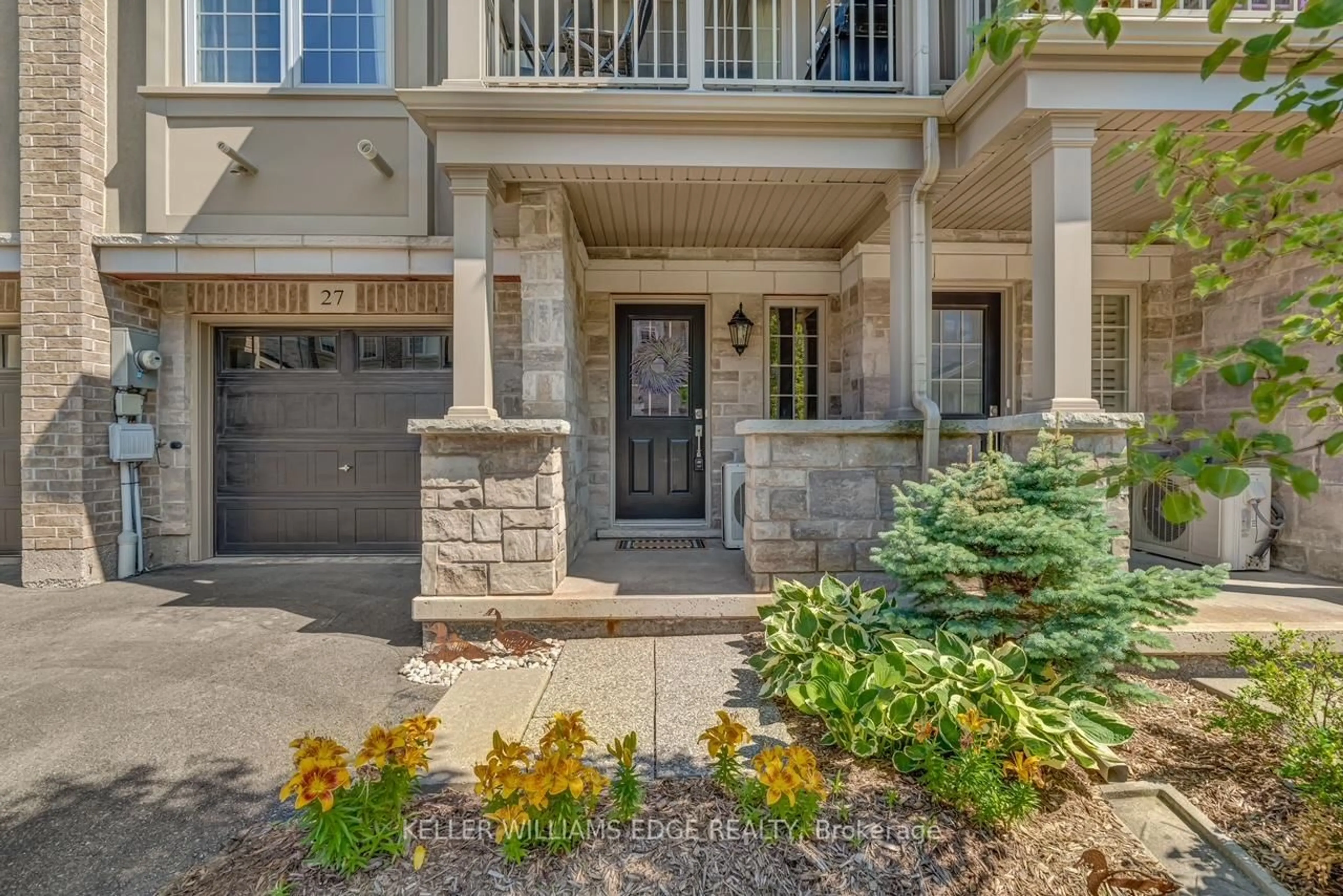 Indoor entryway for 215 Dundas St #27, Hamilton Ontario L8B 0X2