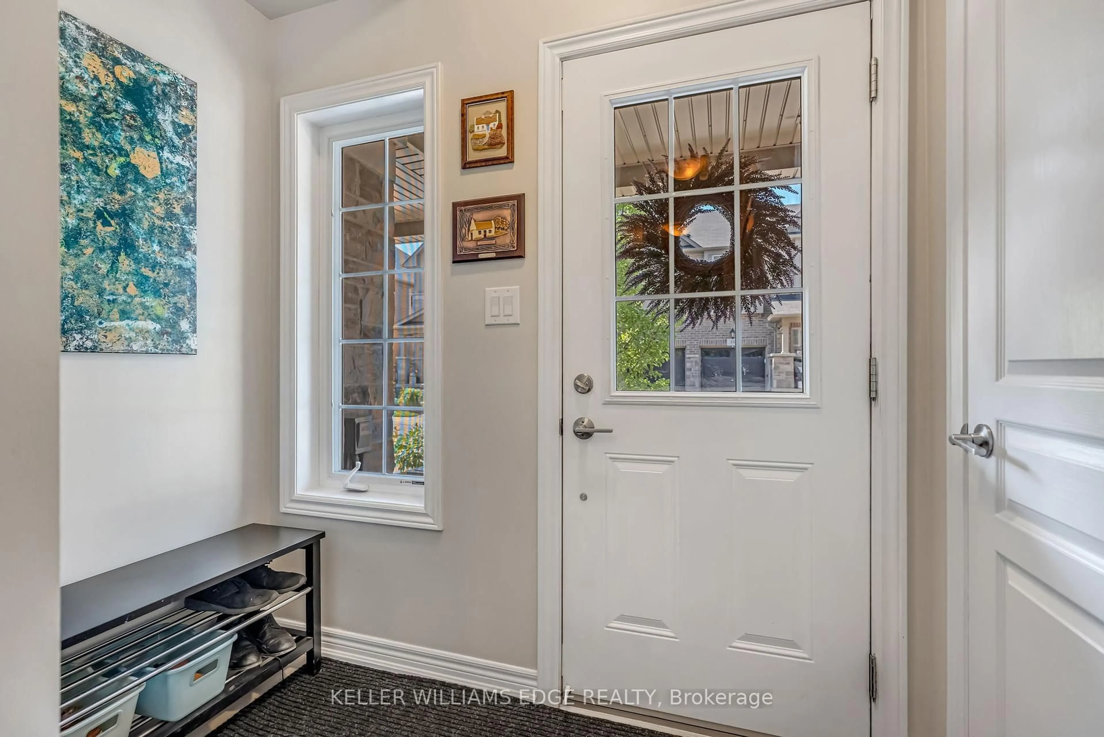 Indoor entryway for 215 Dundas St #27, Hamilton Ontario L8B 0X2