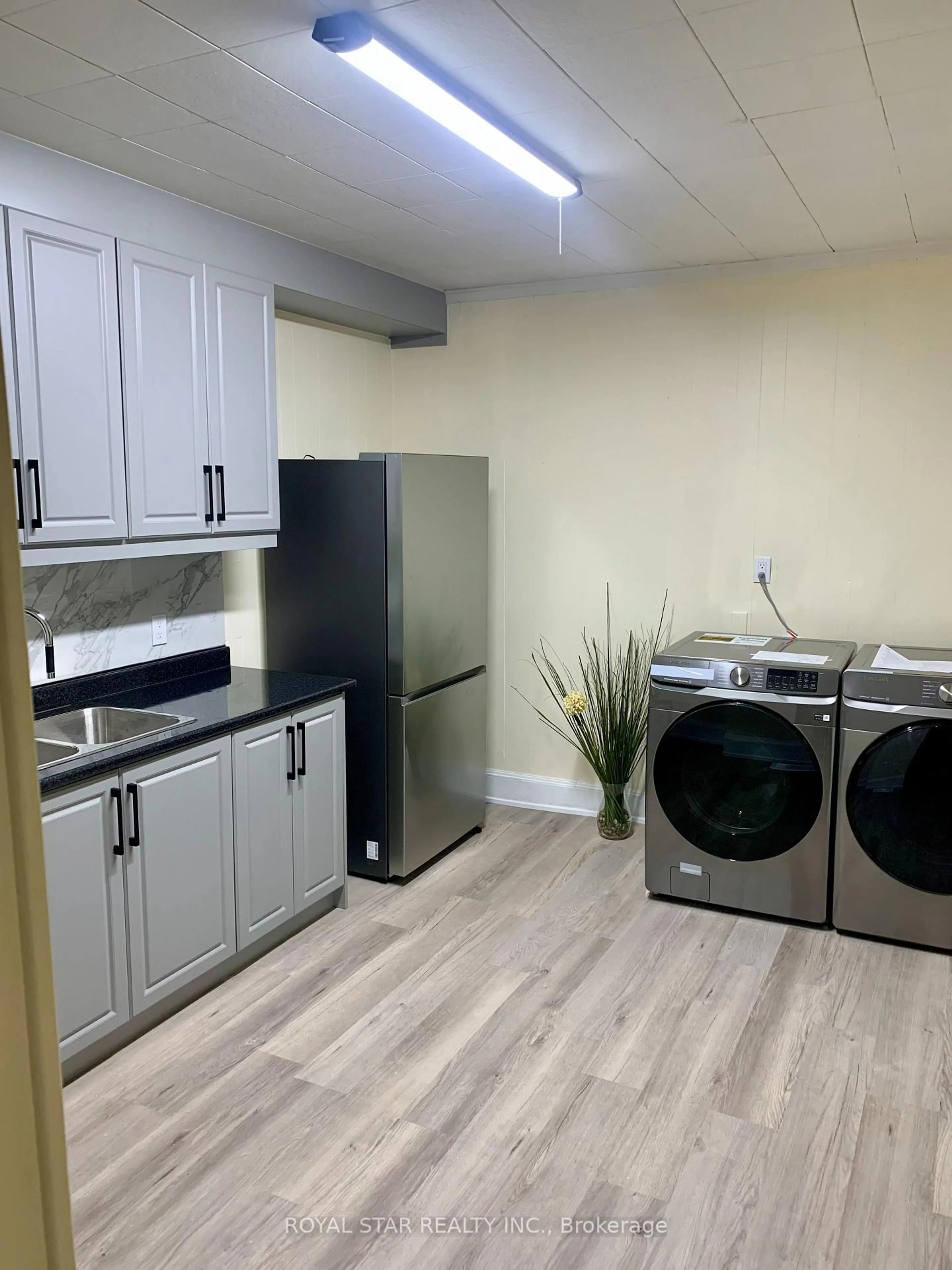 Kitchen with laundary machines, unknown for 1280 4th Ave, Owen Sound Ontario N4K 2P6