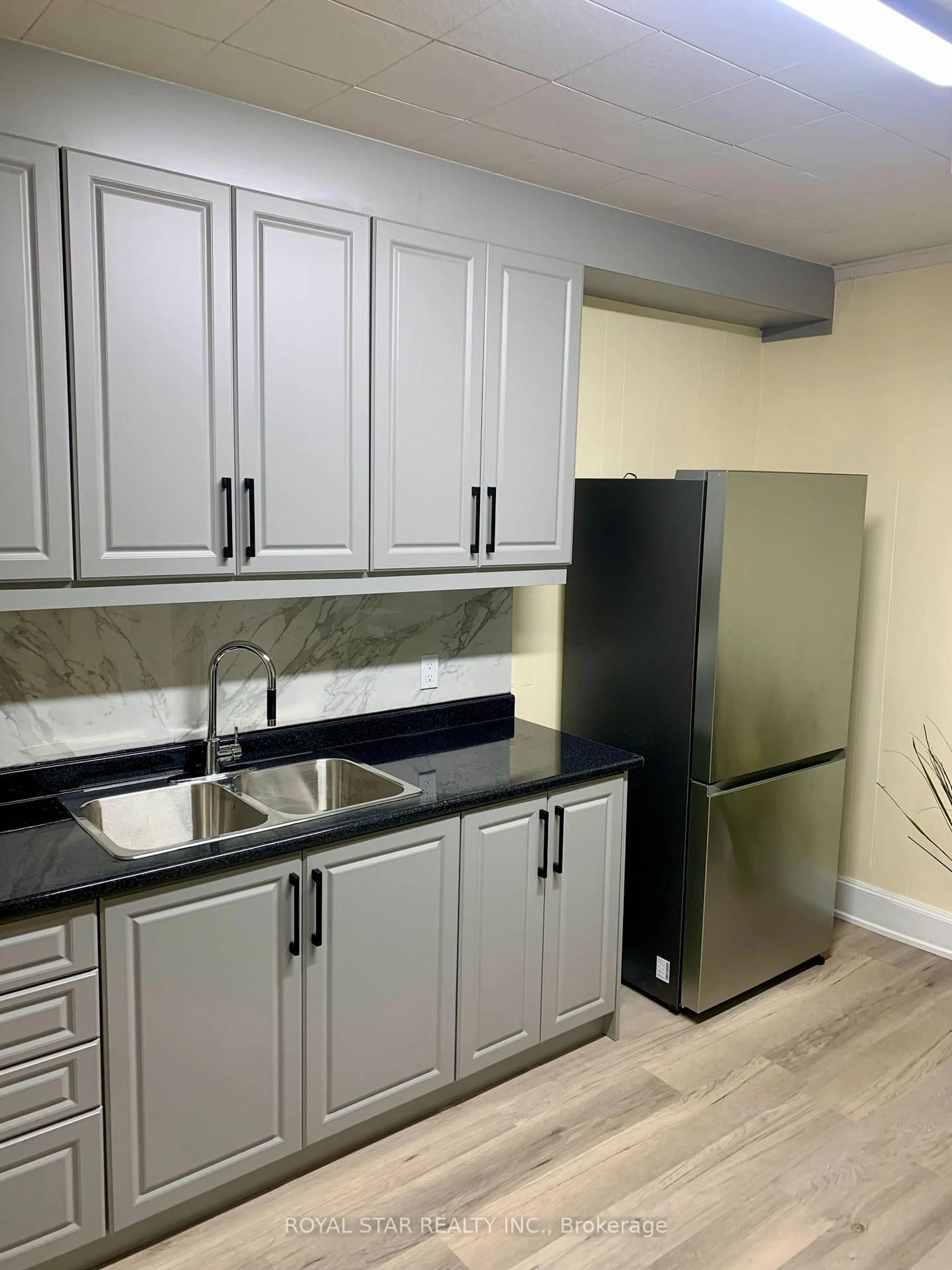 Standard kitchen, unknown for 1280 4th Ave, Owen Sound Ontario N4K 2P6