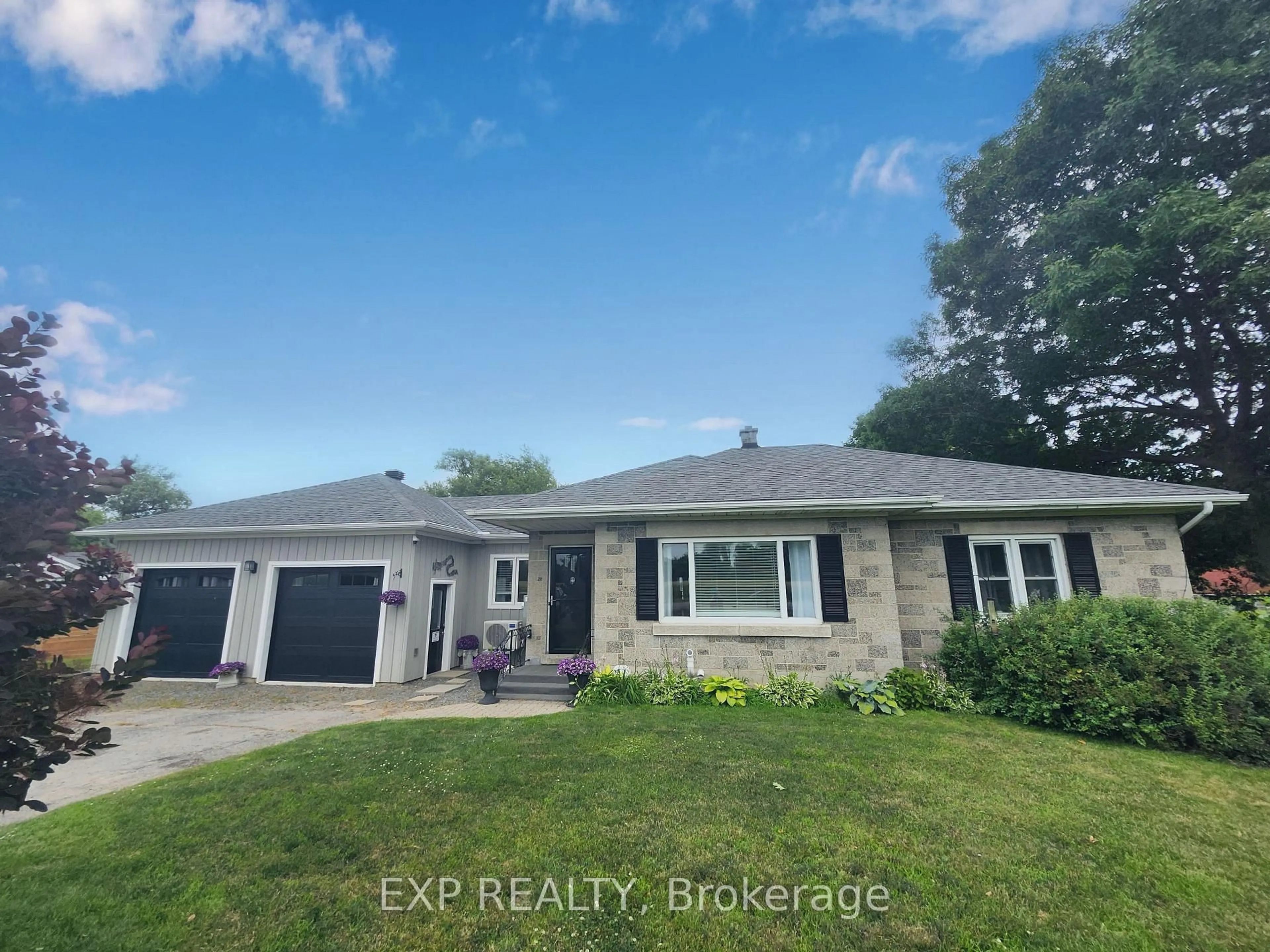 Home with vinyl exterior material, unknown for 1433 County Rd 2 Rd, Augusta Ontario K0E 1T0