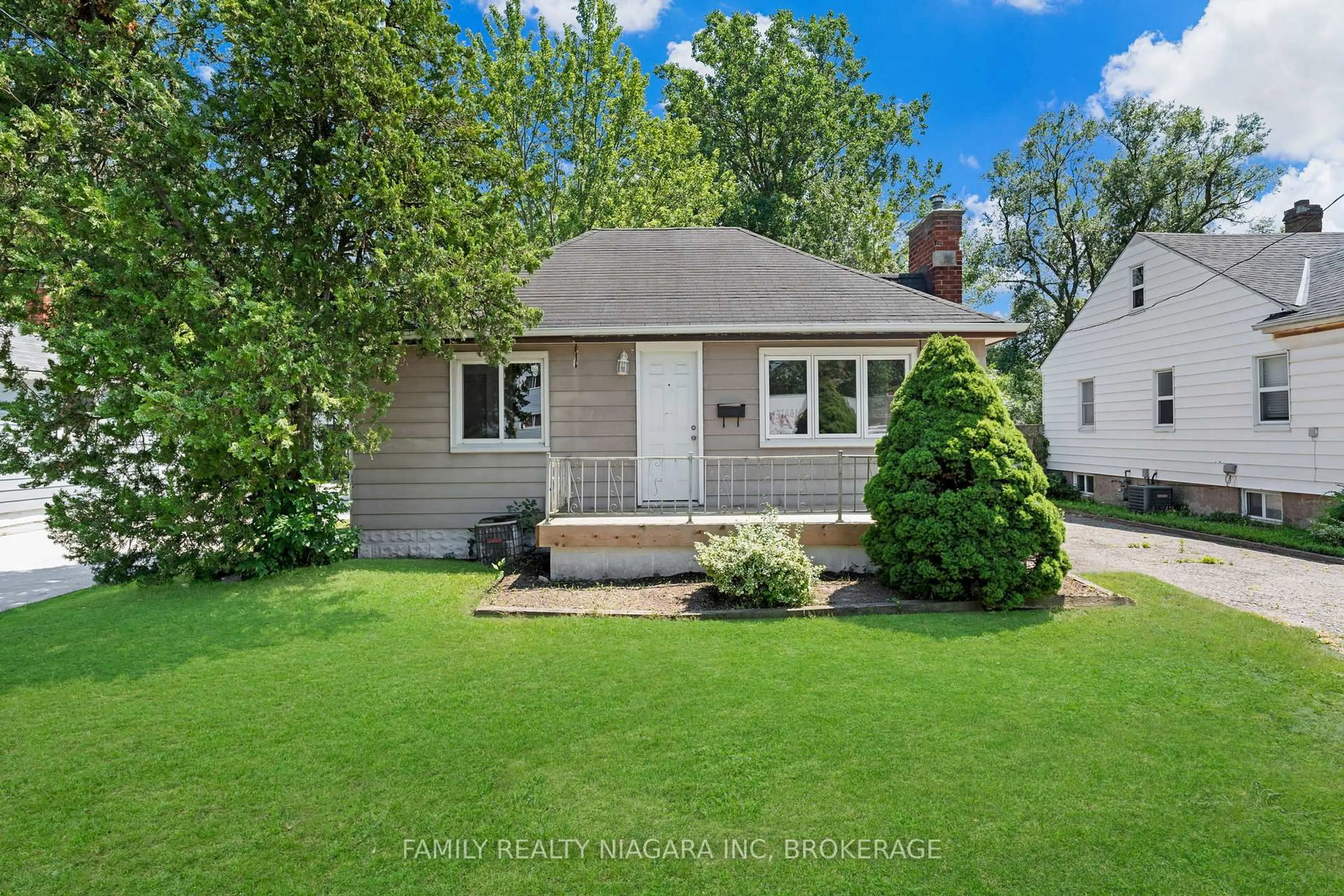 Home with vinyl exterior material, street for 6482 Mcleod Rd, Niagara Falls Ontario L2G 3G1