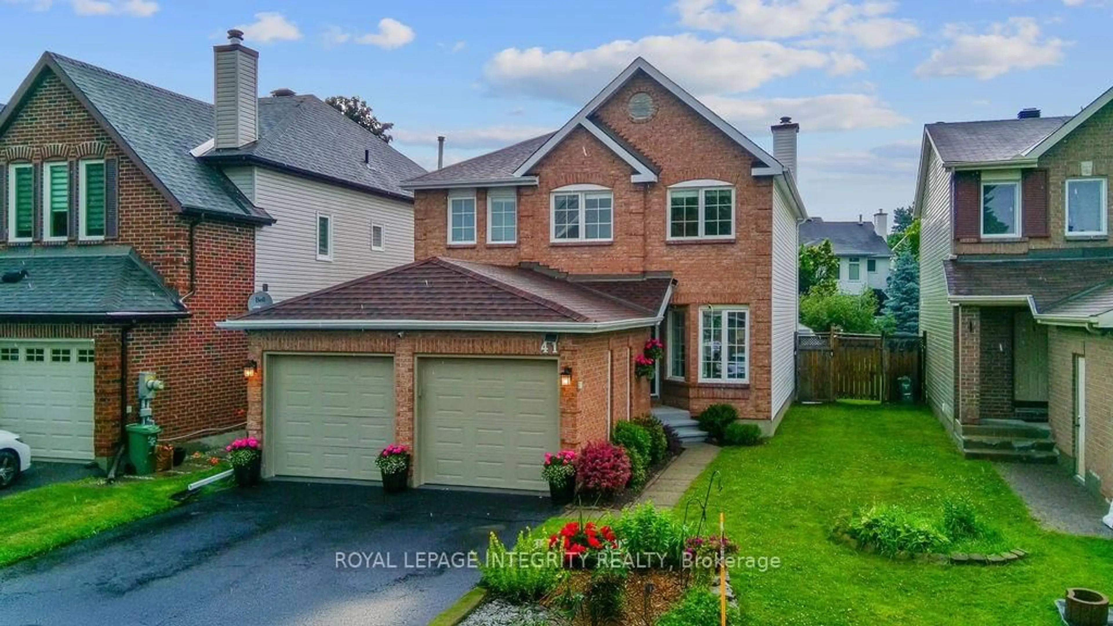 A pic from outside/outdoor area/front of a property/back of a property/a pic from drone, street for 41 Beacon Way, Ottawa Ontario K2K 2R3