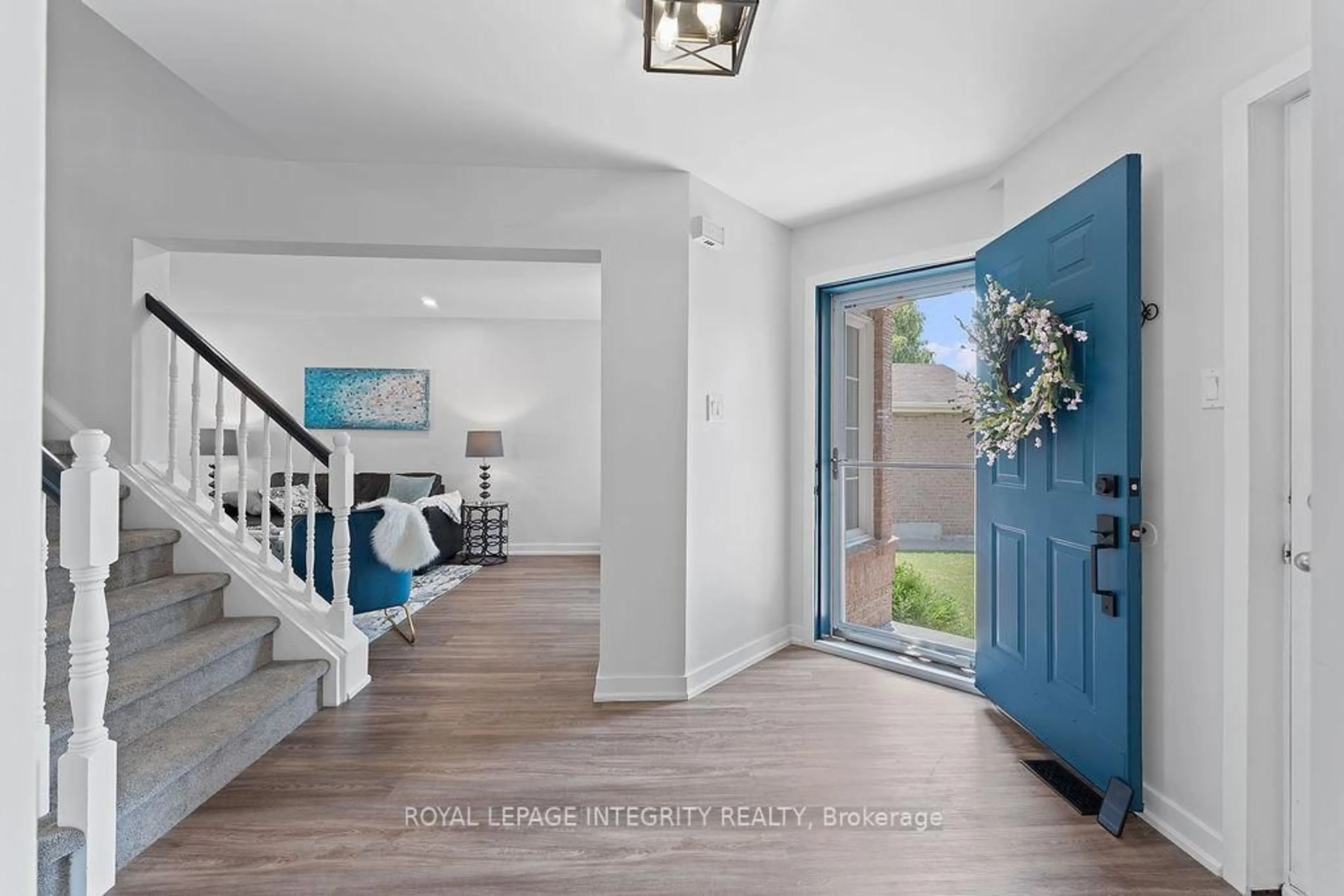 Indoor entryway for 41 Beacon Way, Ottawa Ontario K2K 2R3