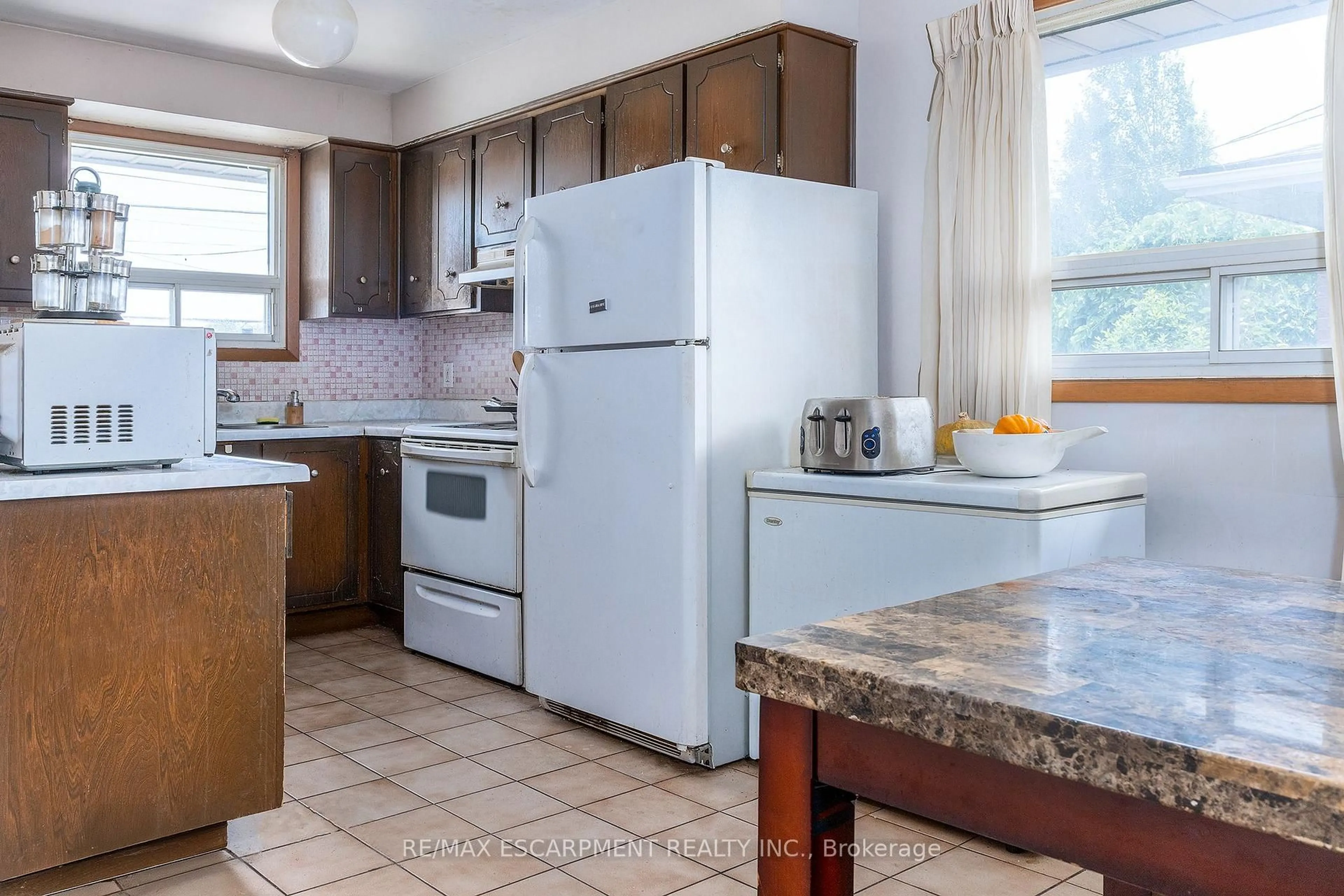 Standard kitchen, ceramic/tile floor for 81 Limeridge Rd, Hamilton Ontario L9C 2T9
