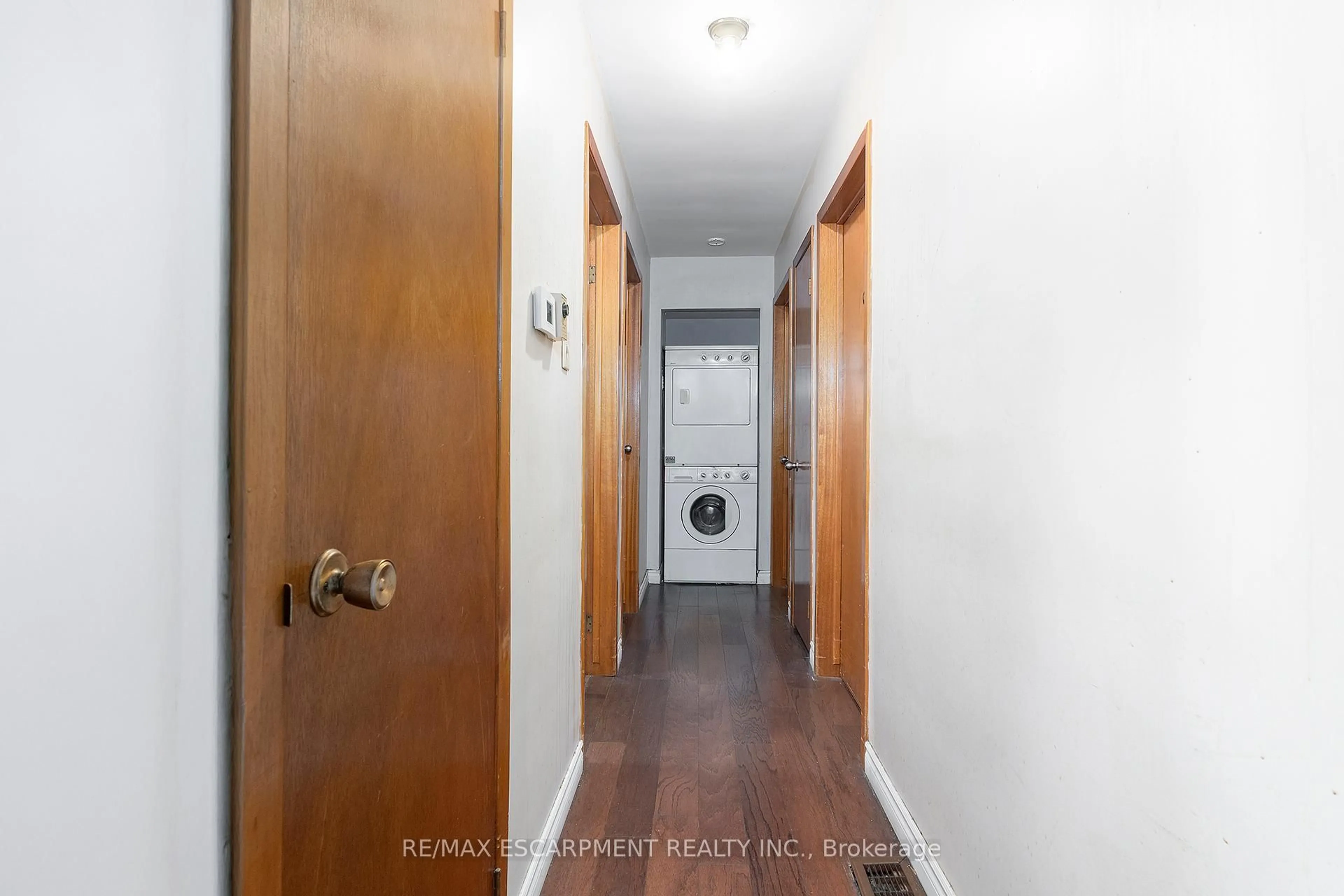 Indoor entryway for 81 Limeridge Rd, Hamilton Ontario L9C 2T9