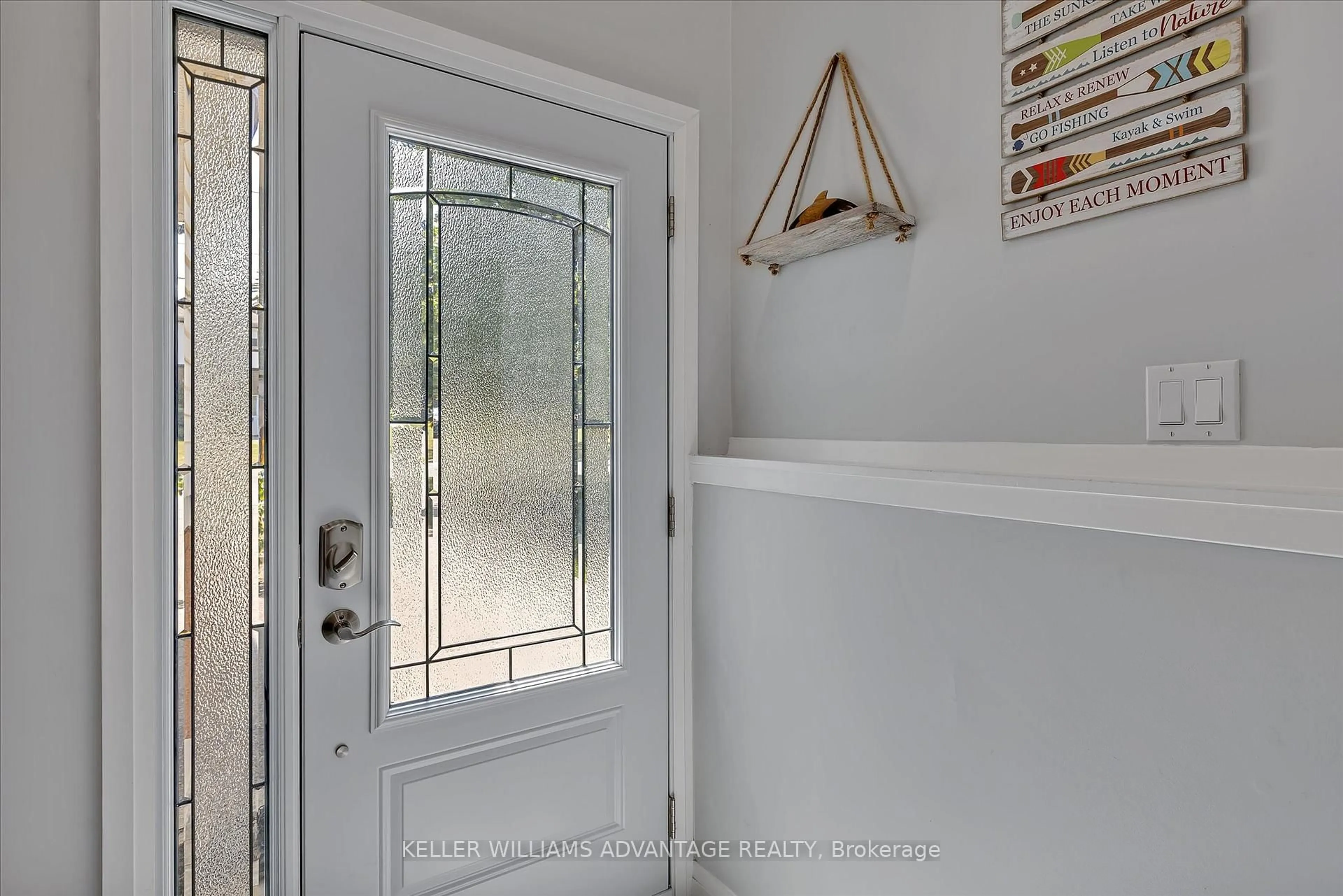 Indoor entryway for 270 Sherin Ave, Peterborough Ontario K9J 1B6