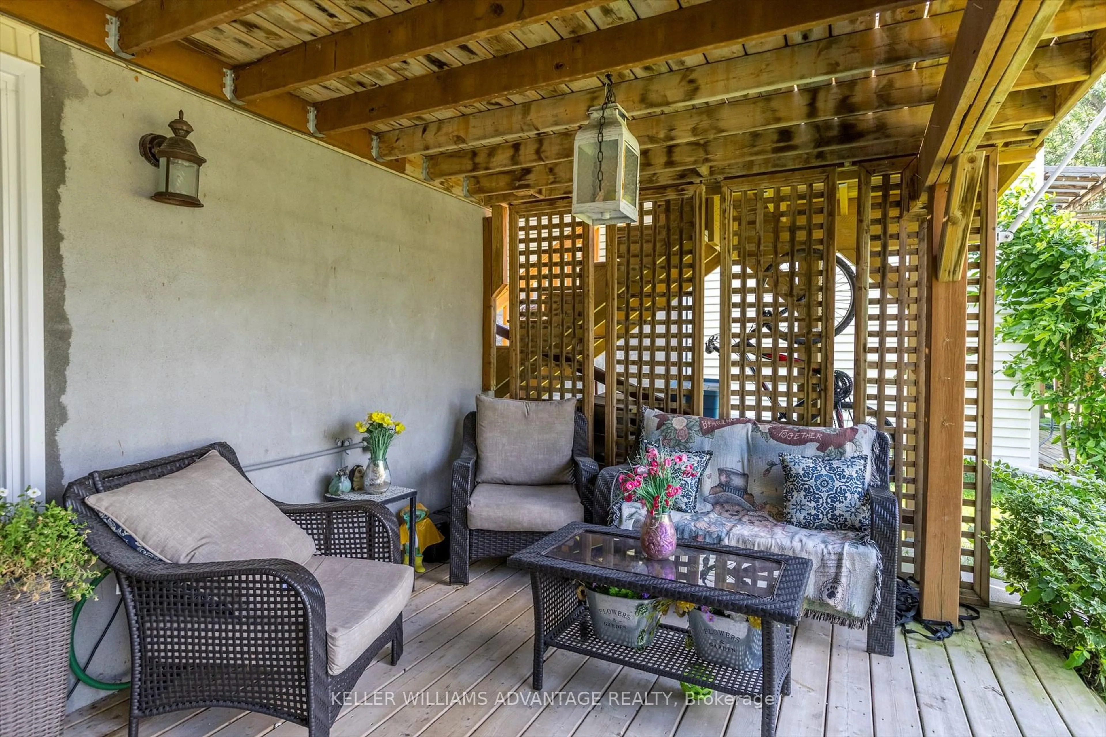 Patio, street for 270 Sherin Ave, Peterborough South Ontario K9J 1B6