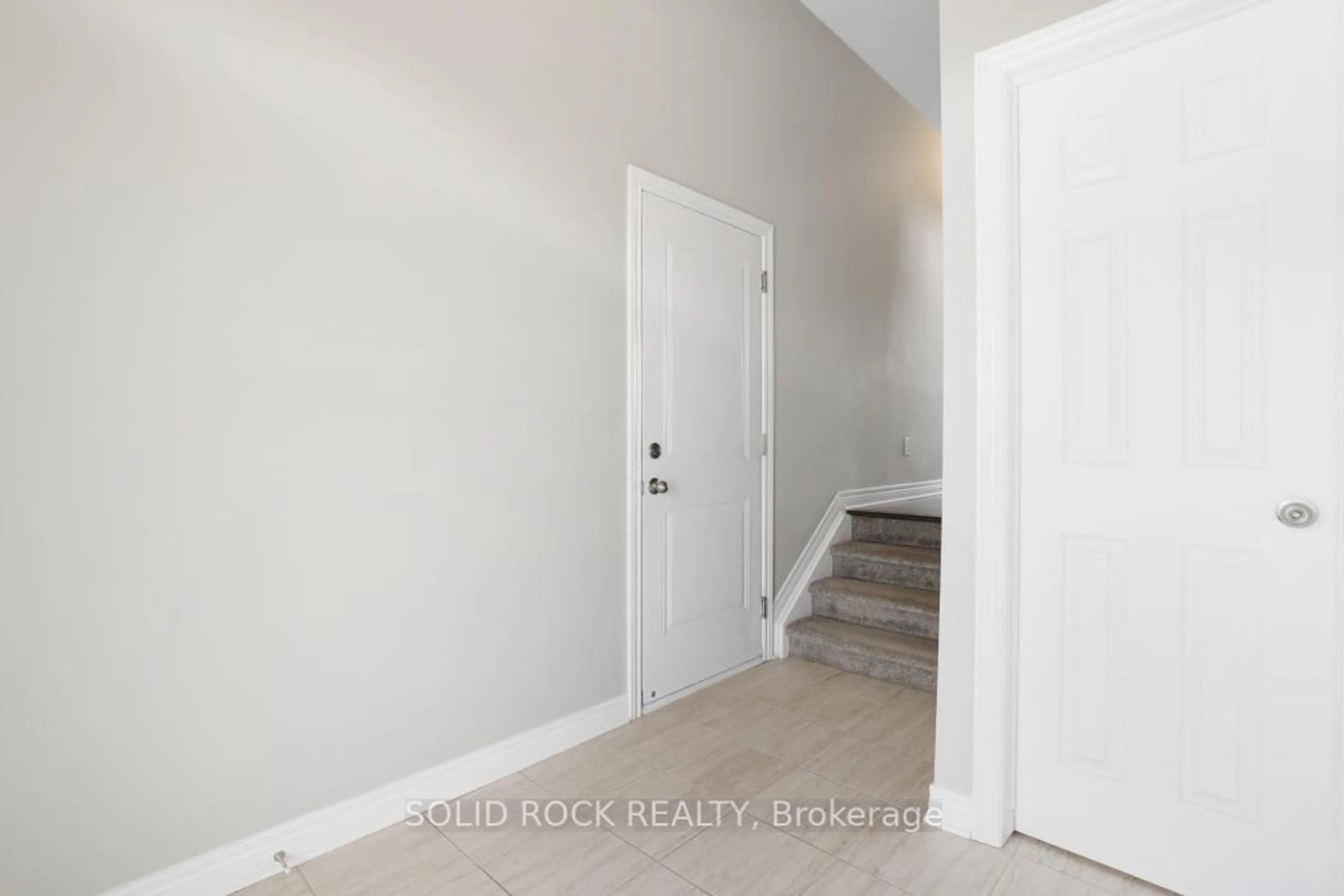 Indoor entryway for 29 McPhail Rd, Carleton Place Ontario K7C 0P6
