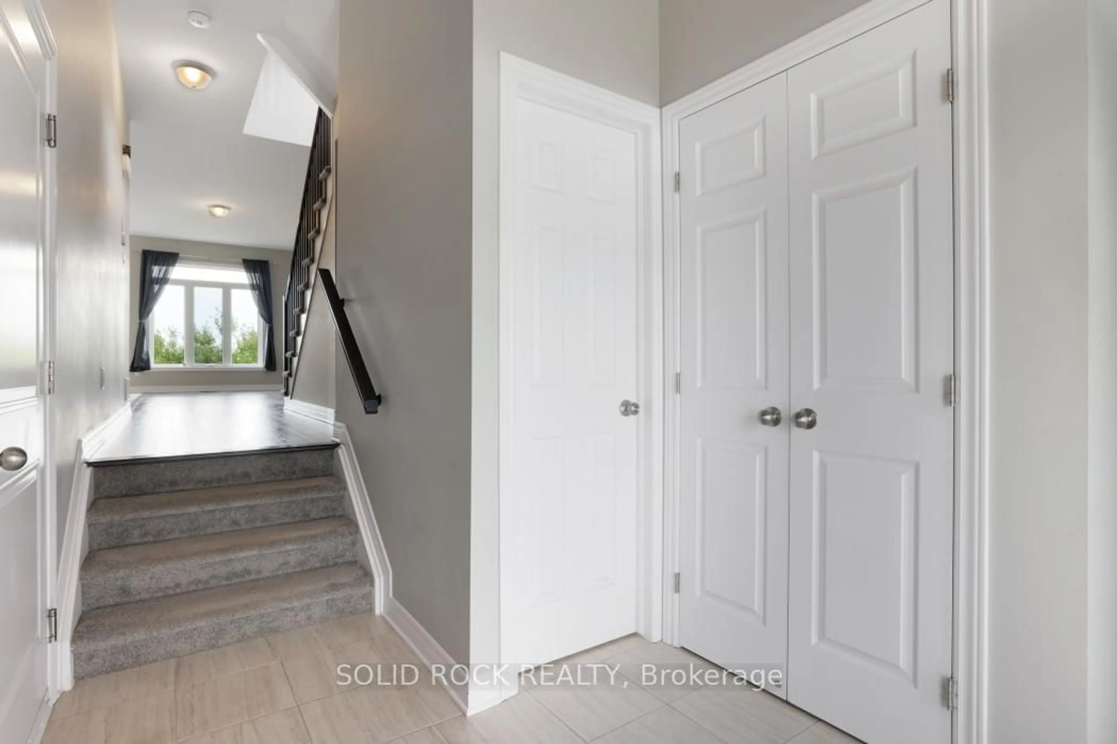 Indoor entryway for 29 McPhail Rd, Carleton Place Ontario K7C 0P6