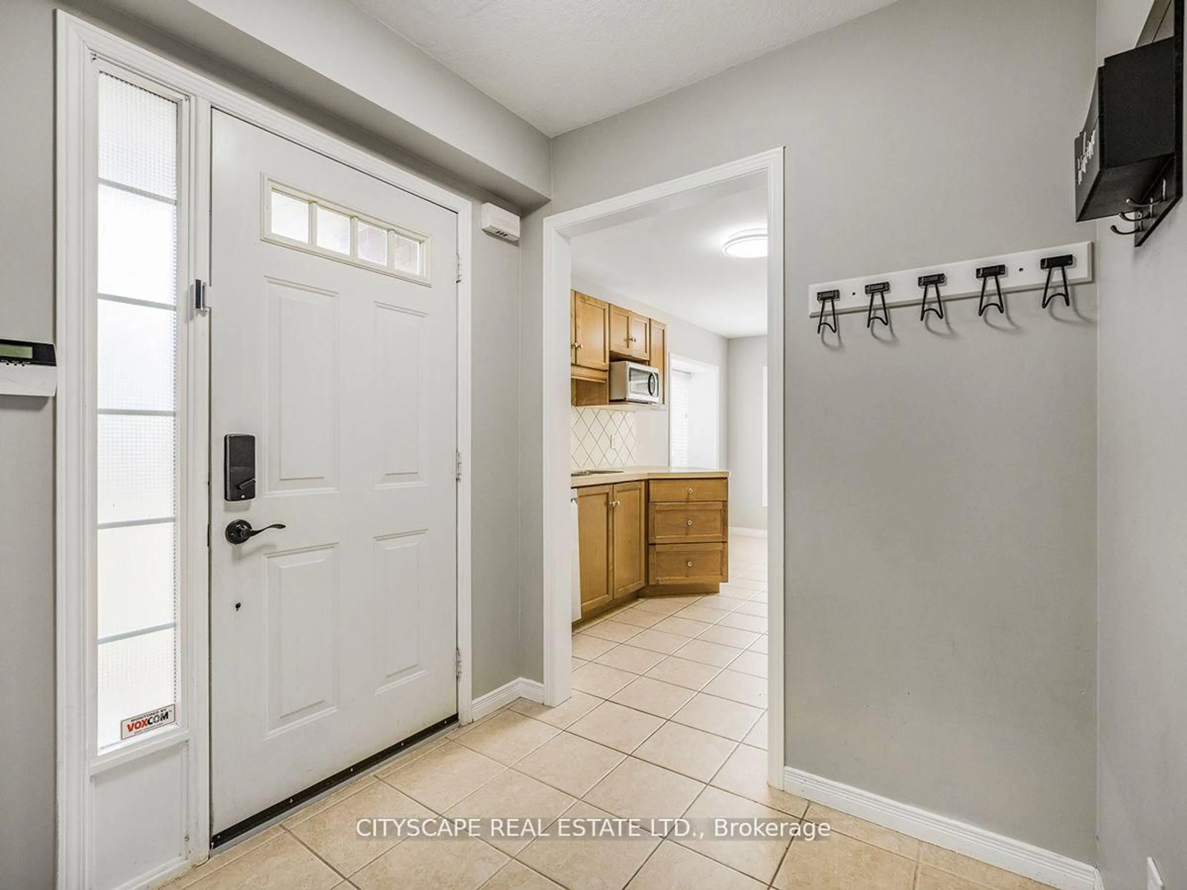 Indoor entryway for 90 Magnolia Cres, Grimsby Ontario L3M 5R4