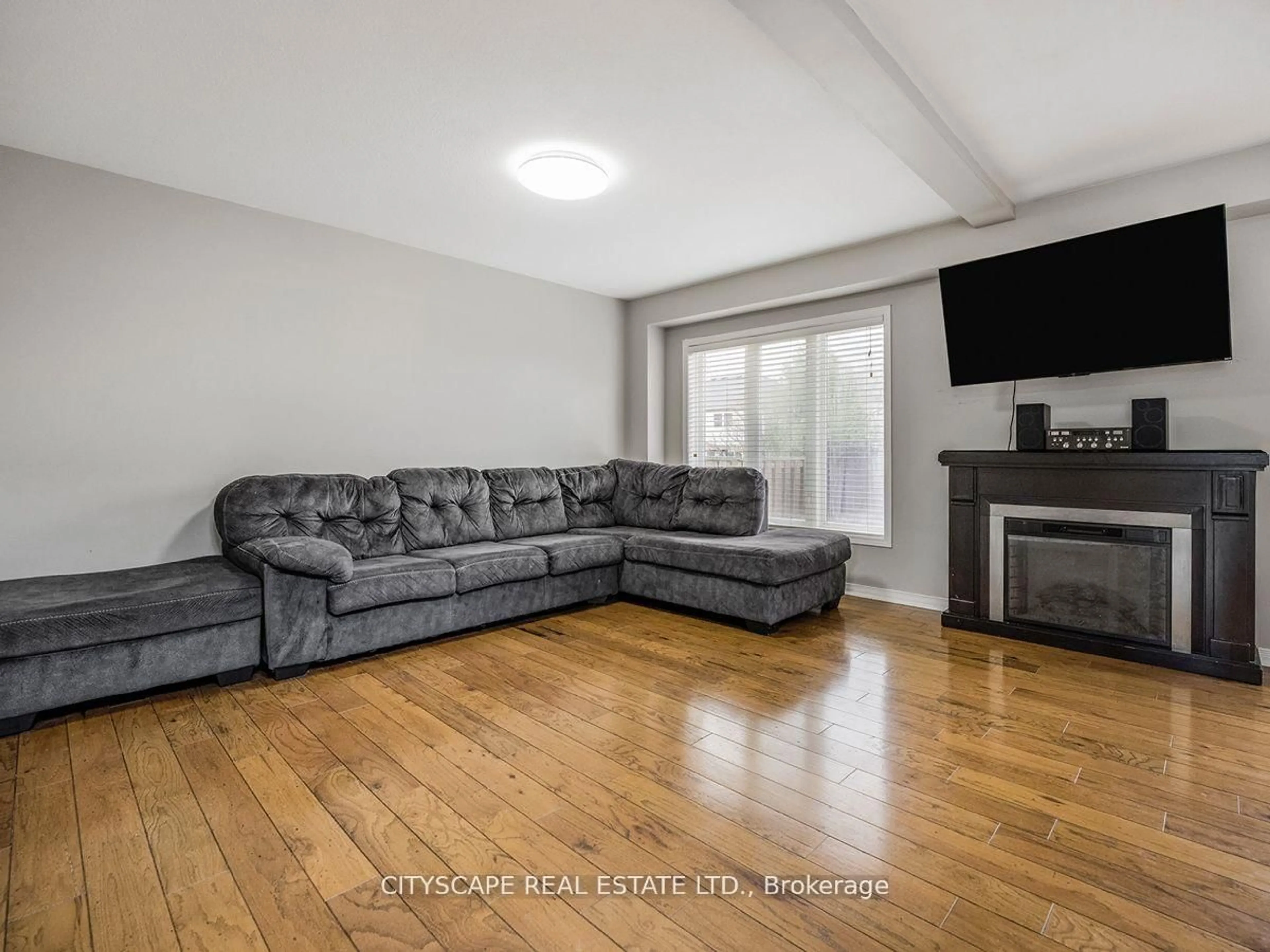 Living room with furniture, wood/laminate floor for 90 Magnolia Cres, Grimsby Ontario L3M 5R4
