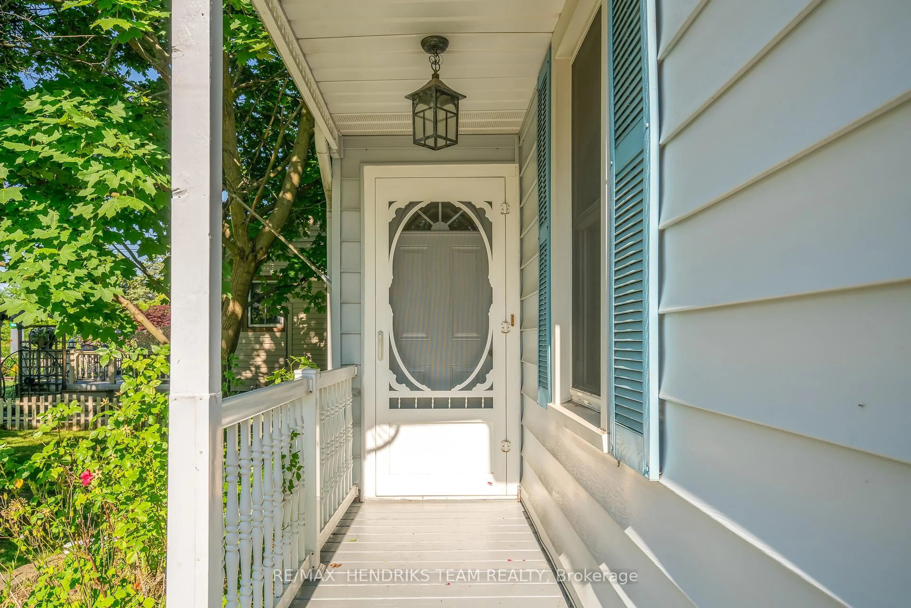 Indoor entryway for 311 Linwell Rd, St. Catharines Ontario L2N 1T2
