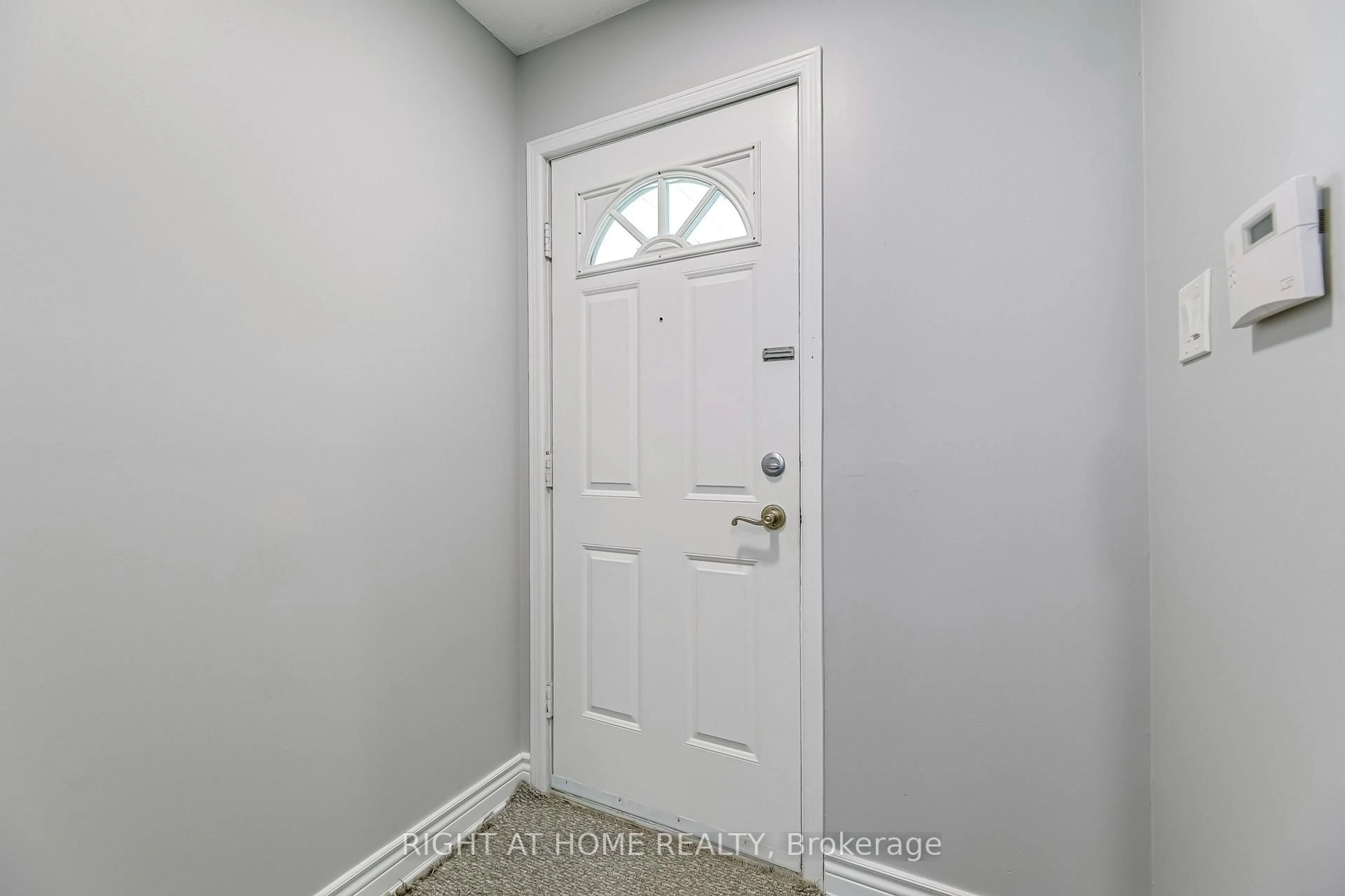 Indoor entryway for 68 Middlemiss Cres Cres, Cambridge Ontario N1T 1R4