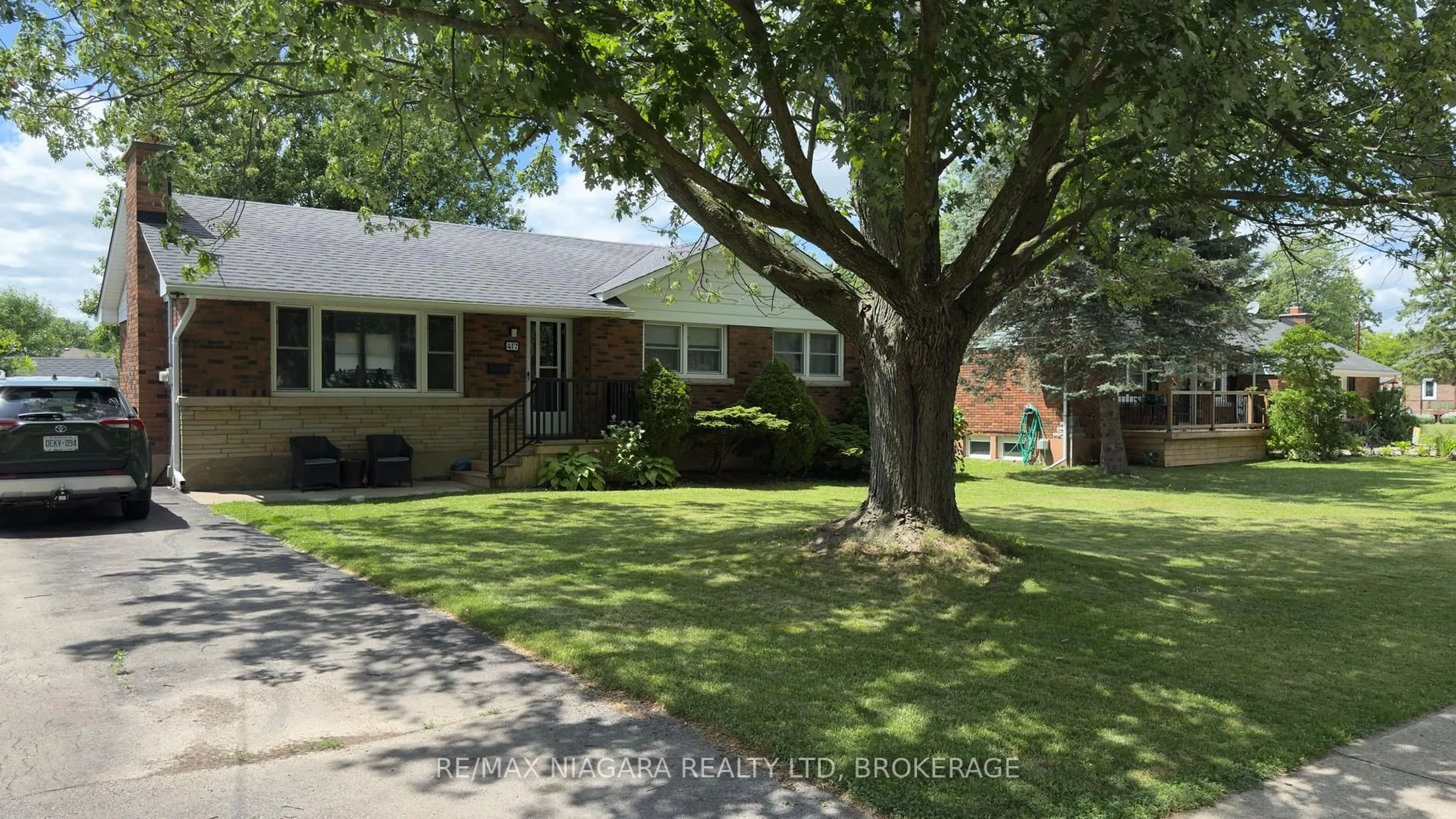 Home with brick exterior material, street for 417 Clare Ave, Welland Ontario L3C 3B2
