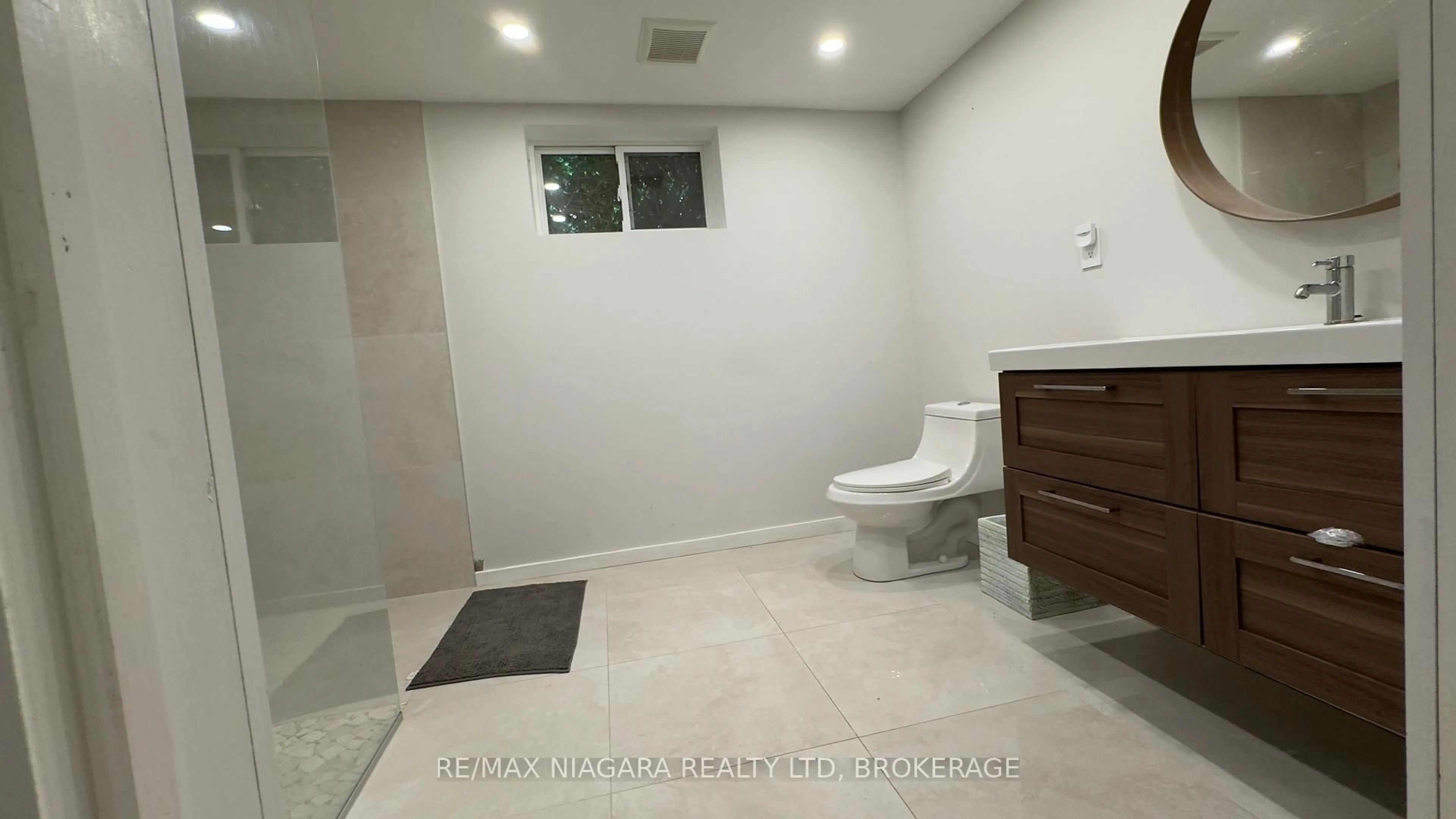 Unknown for 417 Clare Ave, Welland Ontario L3C 3B2