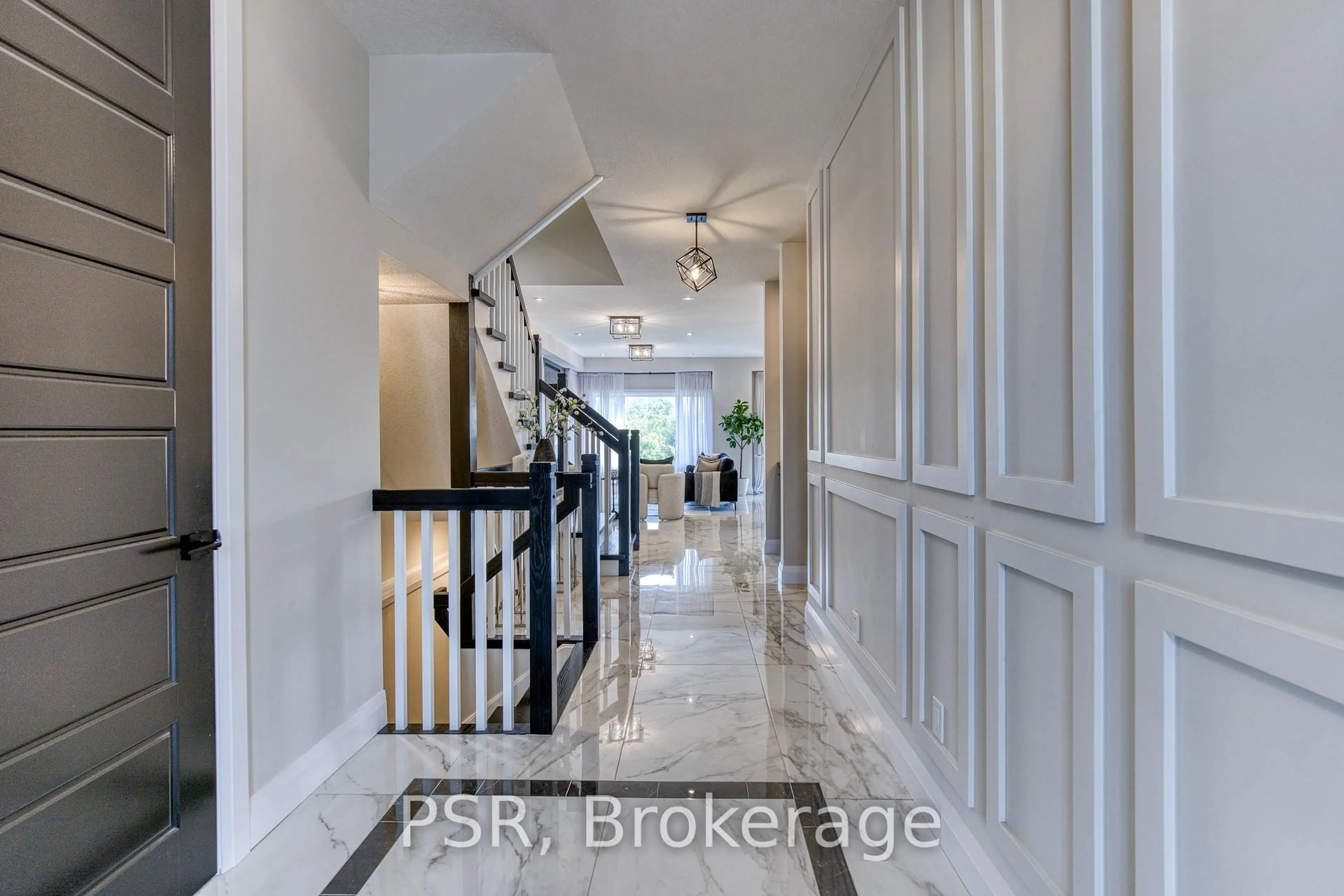 Indoor foyer for 545 Doonwoods Cres, Kitchener Ontario N2P 0E5