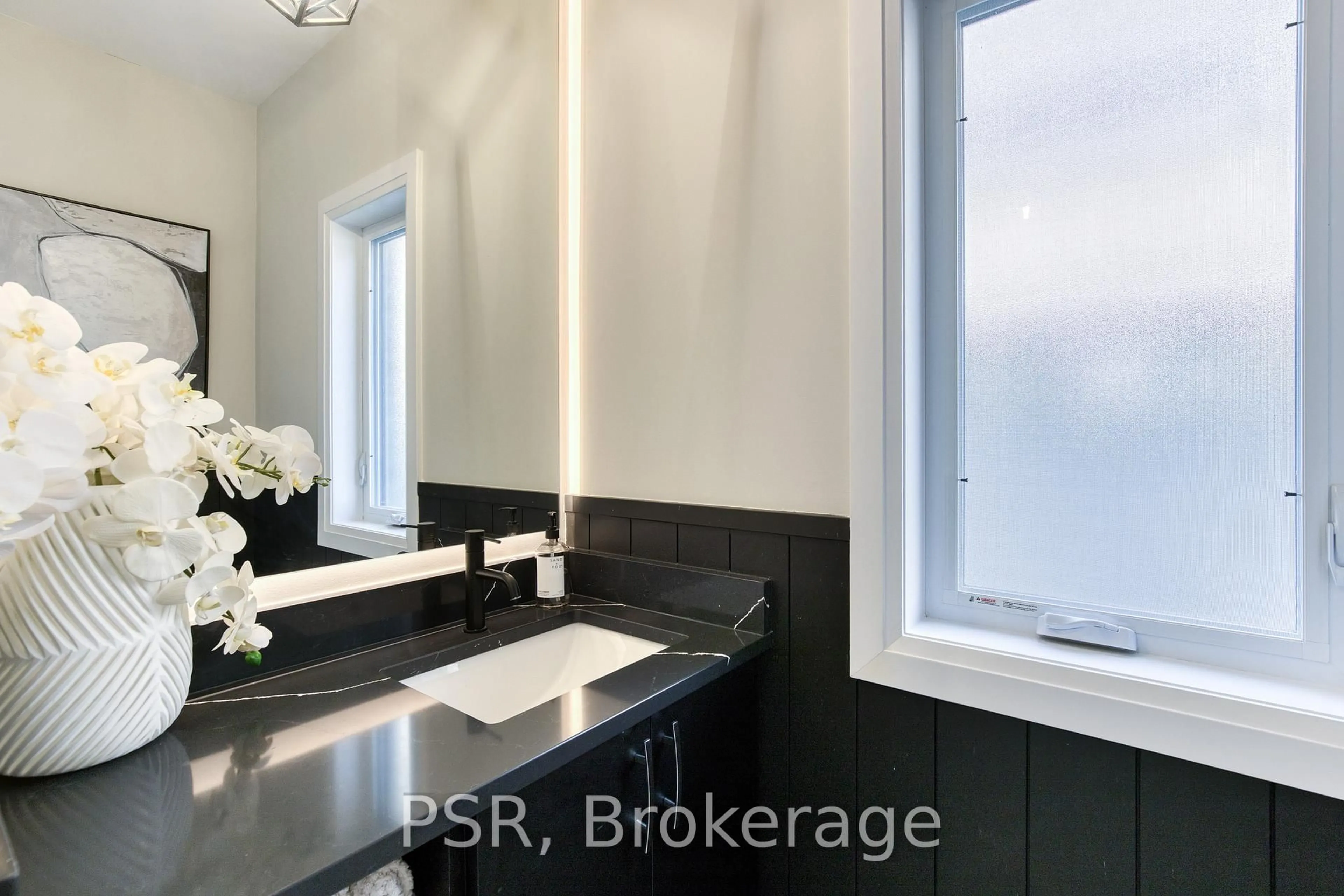 Contemporary bathroom, ceramic/tile floor for 545 Doonwoods Cres, Kitchener Ontario N2P 0E5