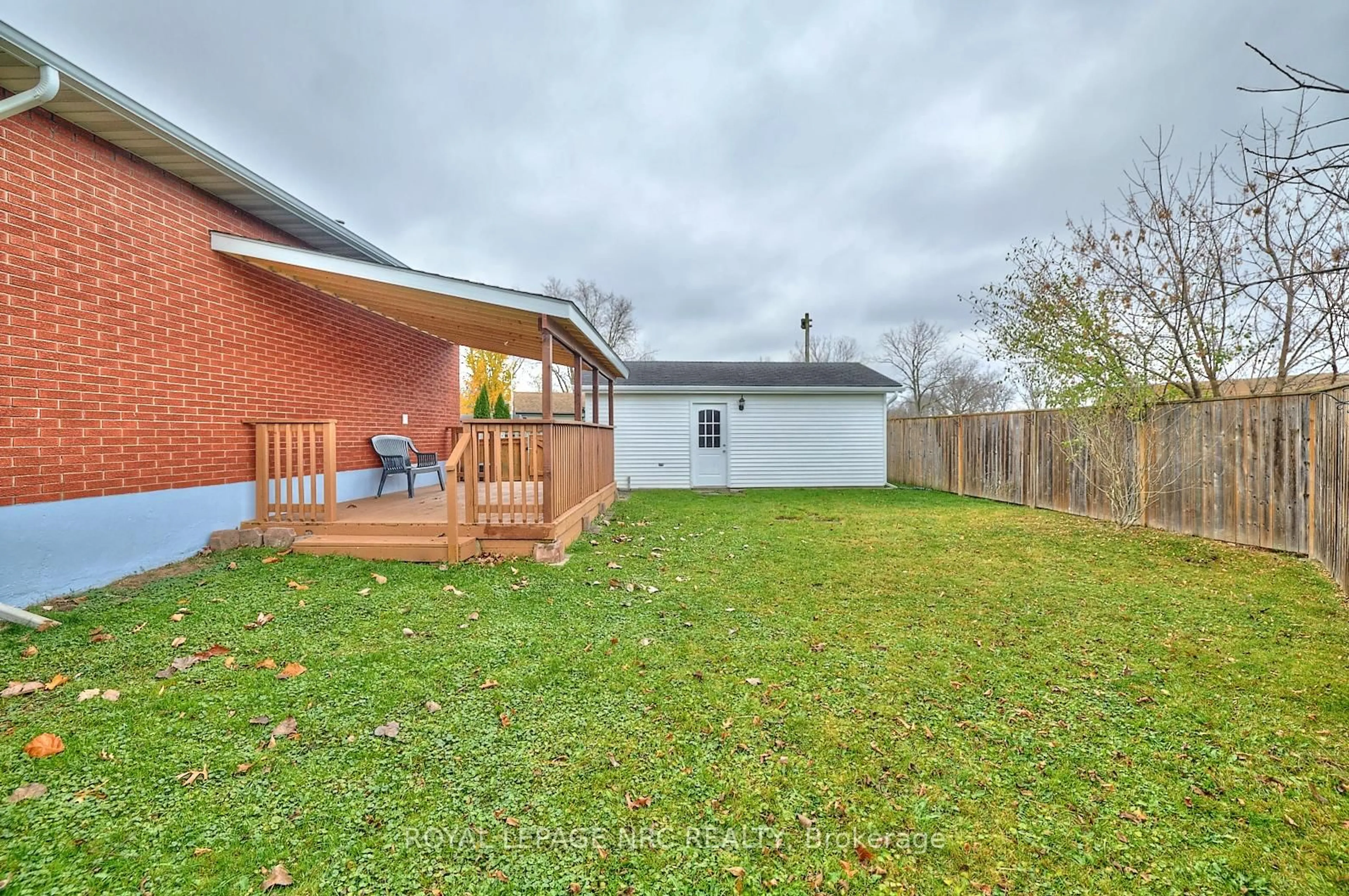 Patio, unknown for 7405 Susan Cres, Niagara Falls Ontario L2G 3H5