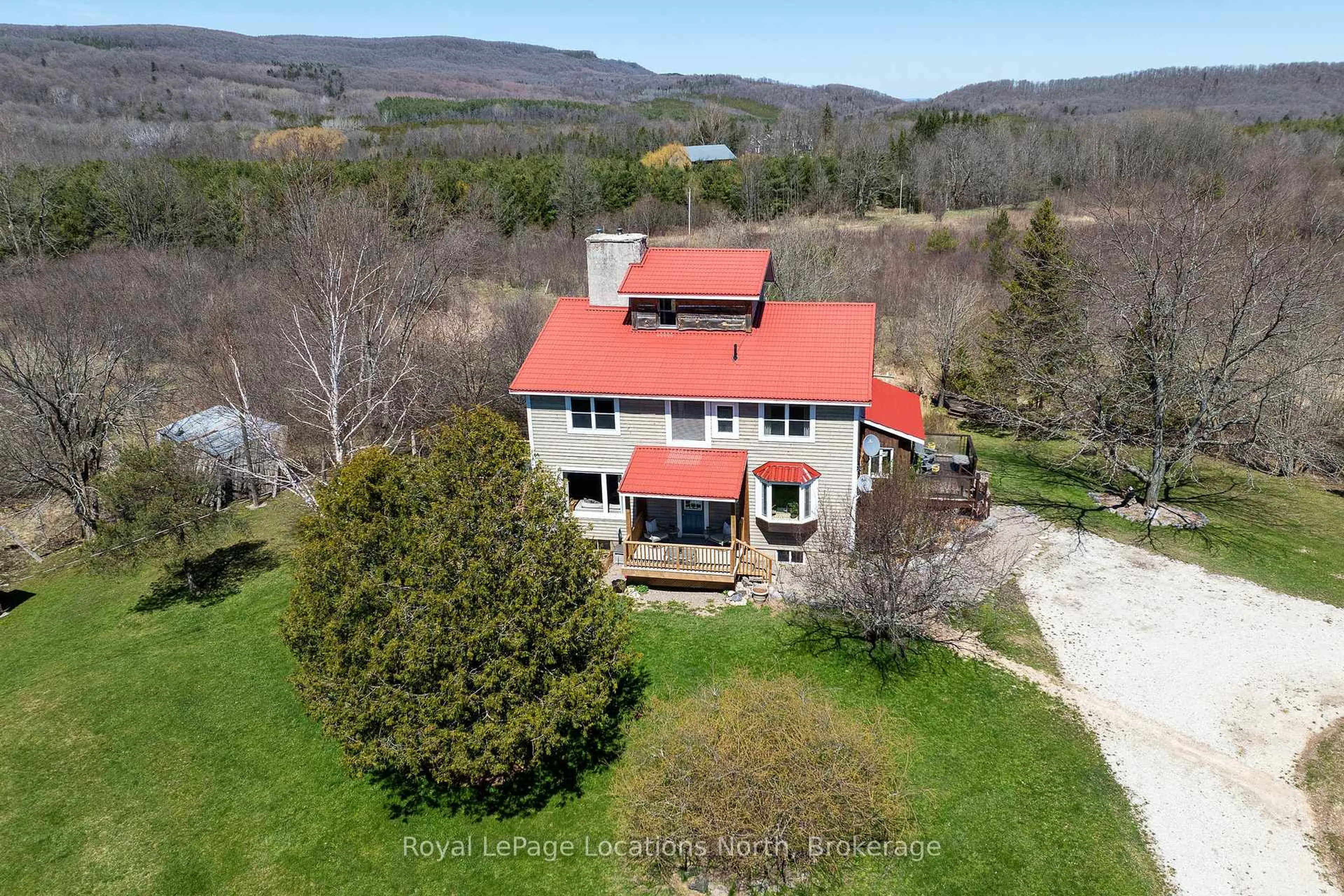 A pic from outside/outdoor area/front of a property/back of a property/a pic from drone, mountain view for 635017 PRETTY RIVER Rd, Blue Mountains Ontario L0M 1P0