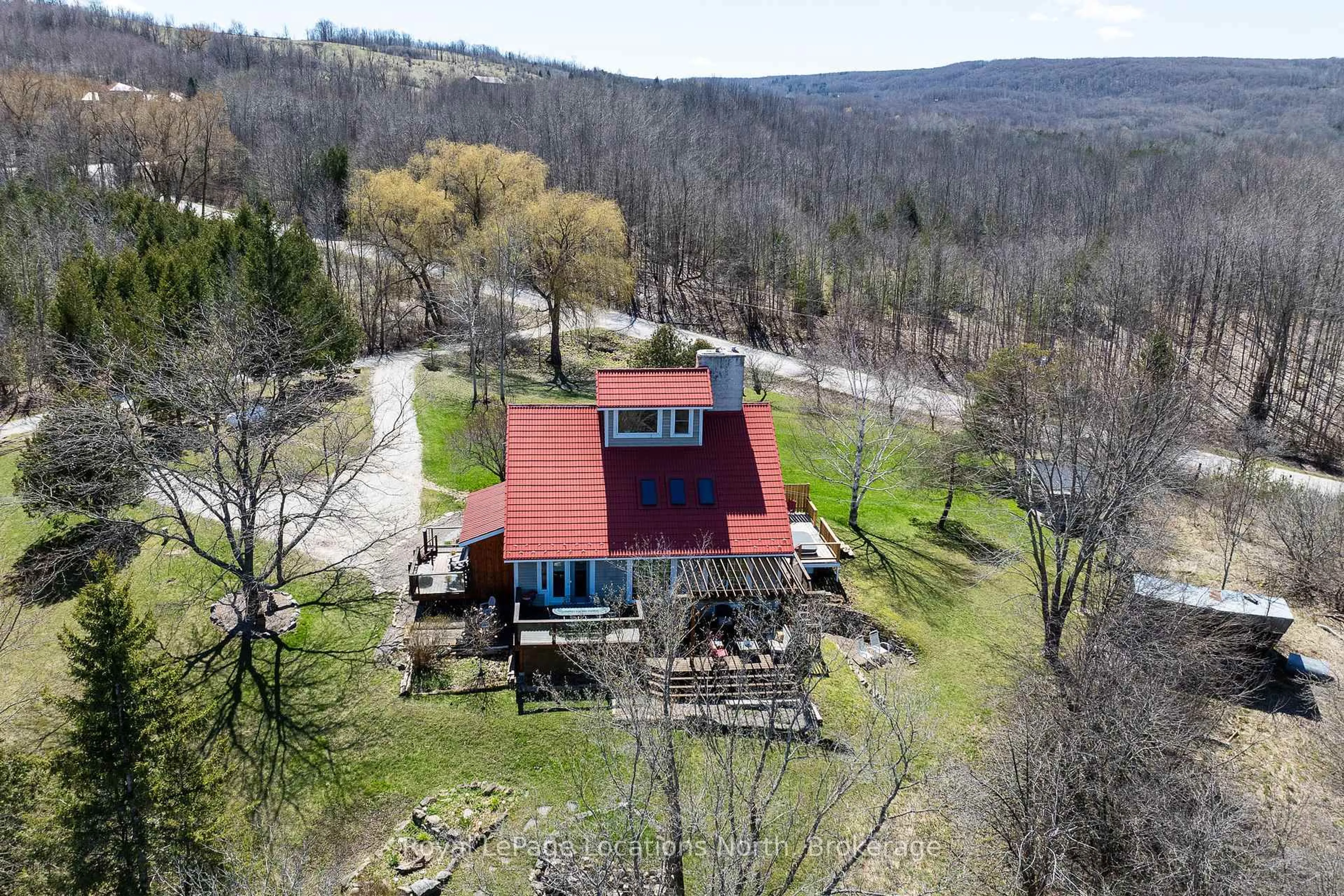 A pic from outside/outdoor area/front of a property/back of a property/a pic from drone, unknown for 635017 PRETTY RIVER Rd, Blue Mountains Ontario L0M 1P0