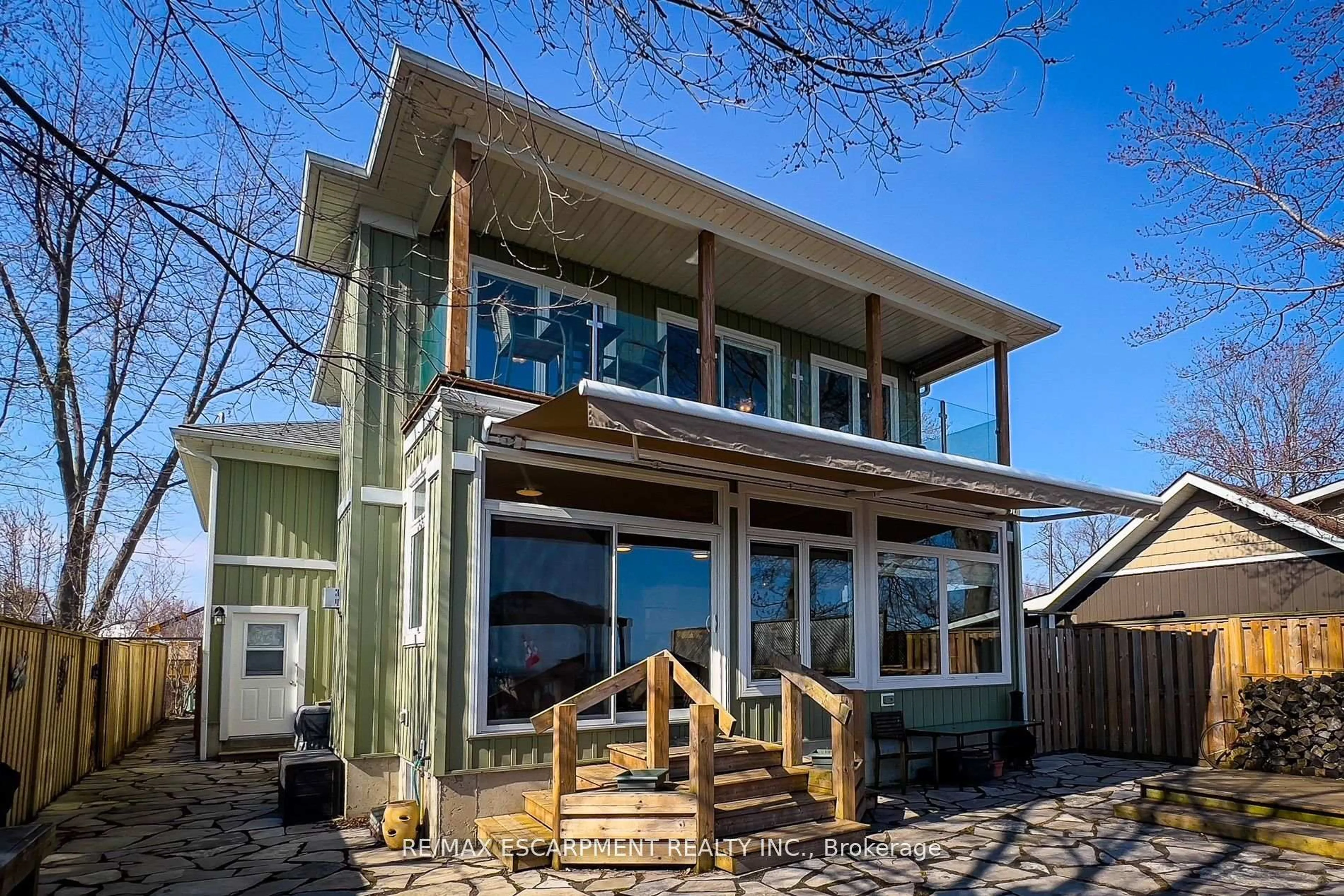 Home with vinyl exterior material, water/lake/river/ocean view for 72 Lakeside Dr, Haldimand Ontario N0A 1L0