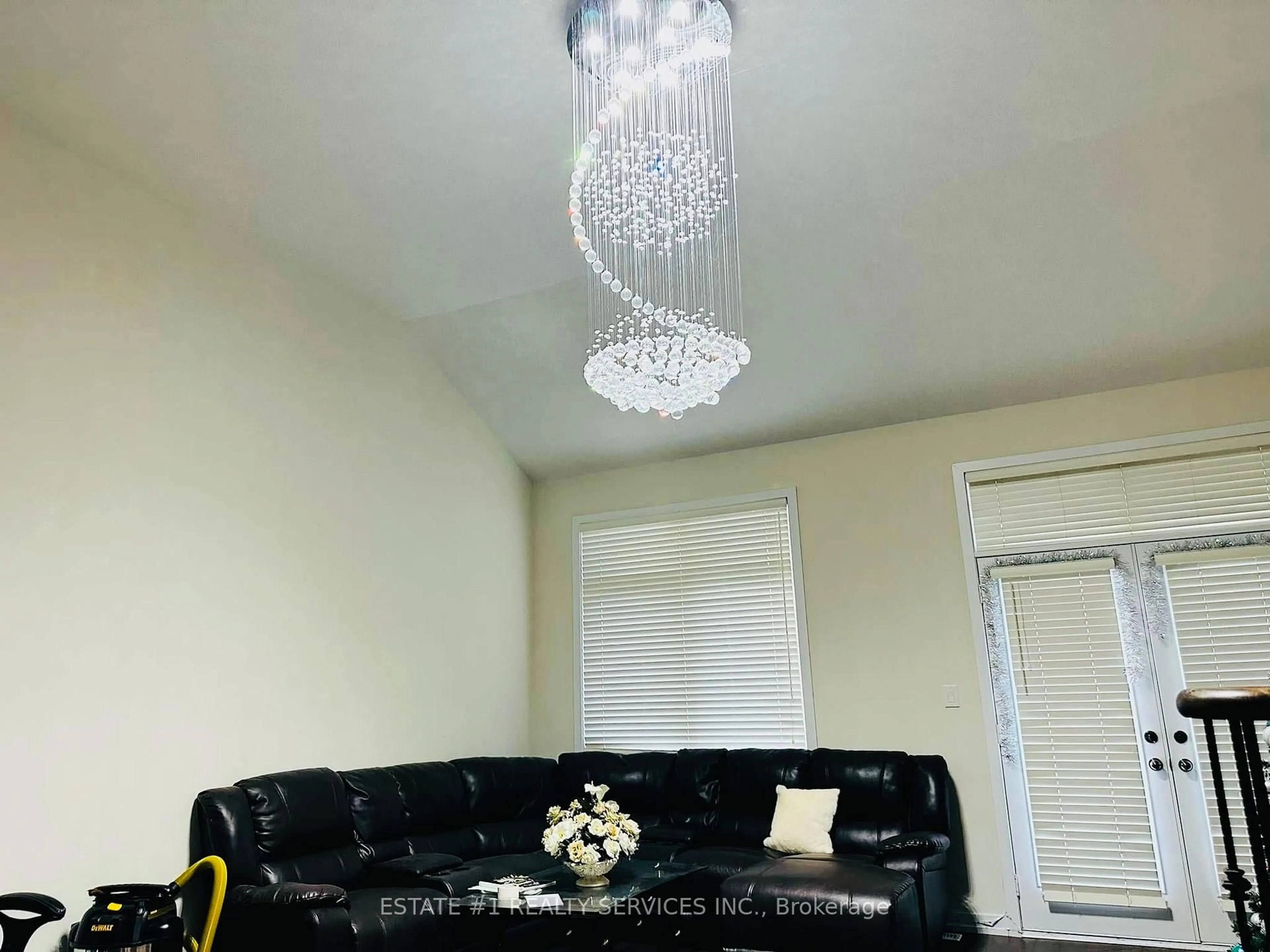 A pic of a room for 16 Pagebrook Cres, Hamilton Ontario L8J 0K7