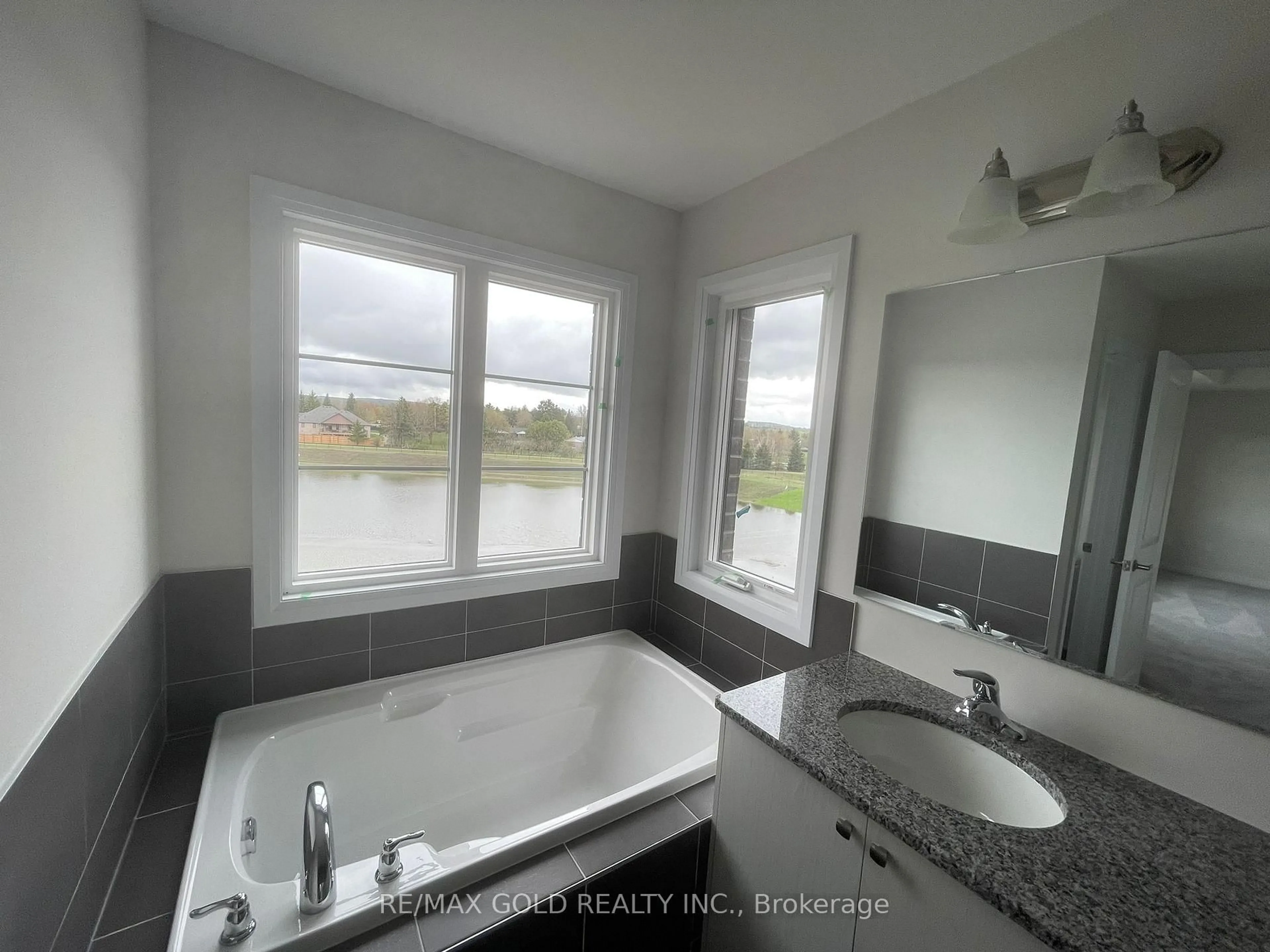 Contemporary bathroom, ceramic/tile floor for 103 Player Dr, Erin Ontario N0B 1T0