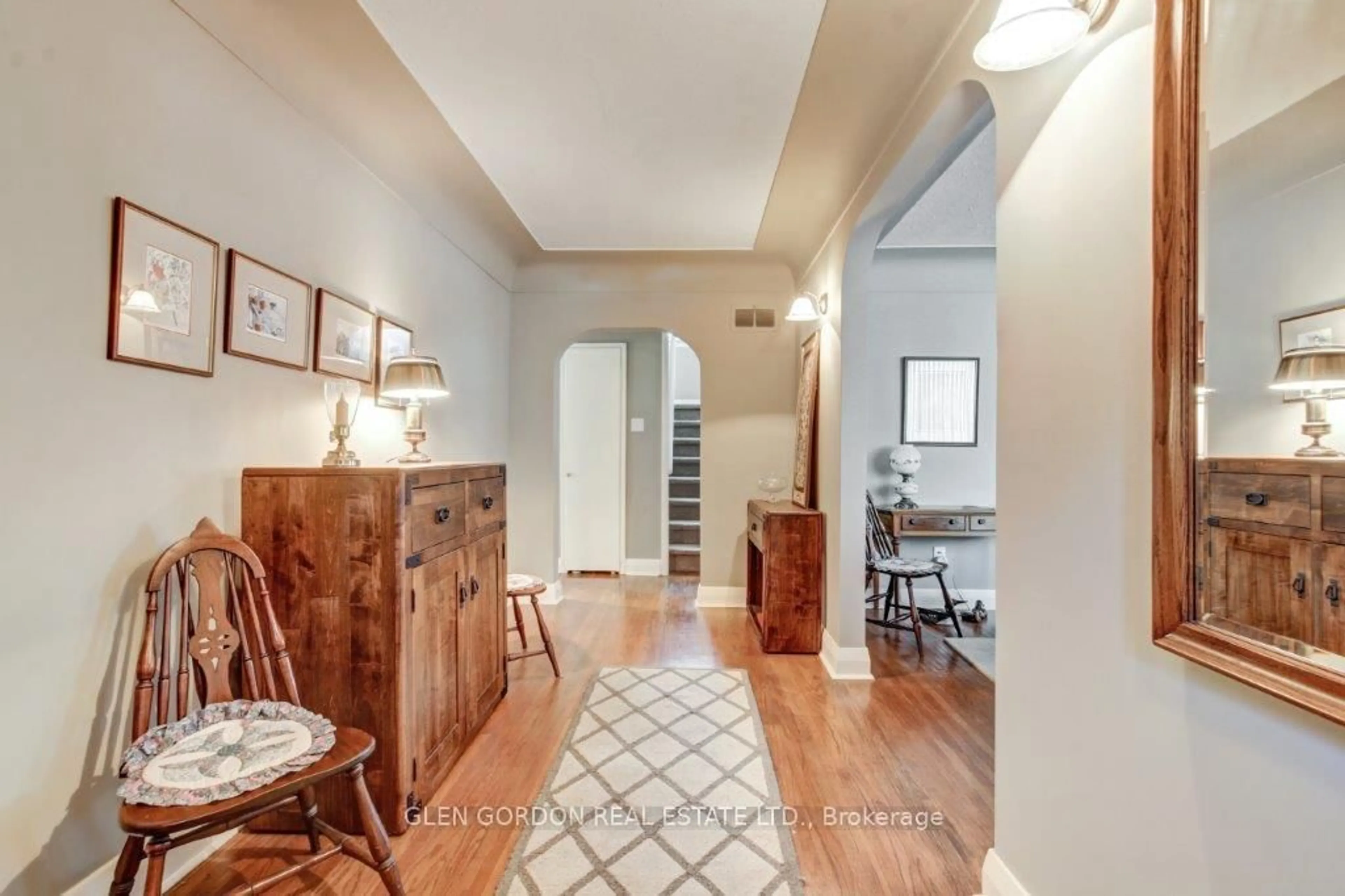 Indoor entryway for 333 Connington St, London South Ontario N6C 4C8