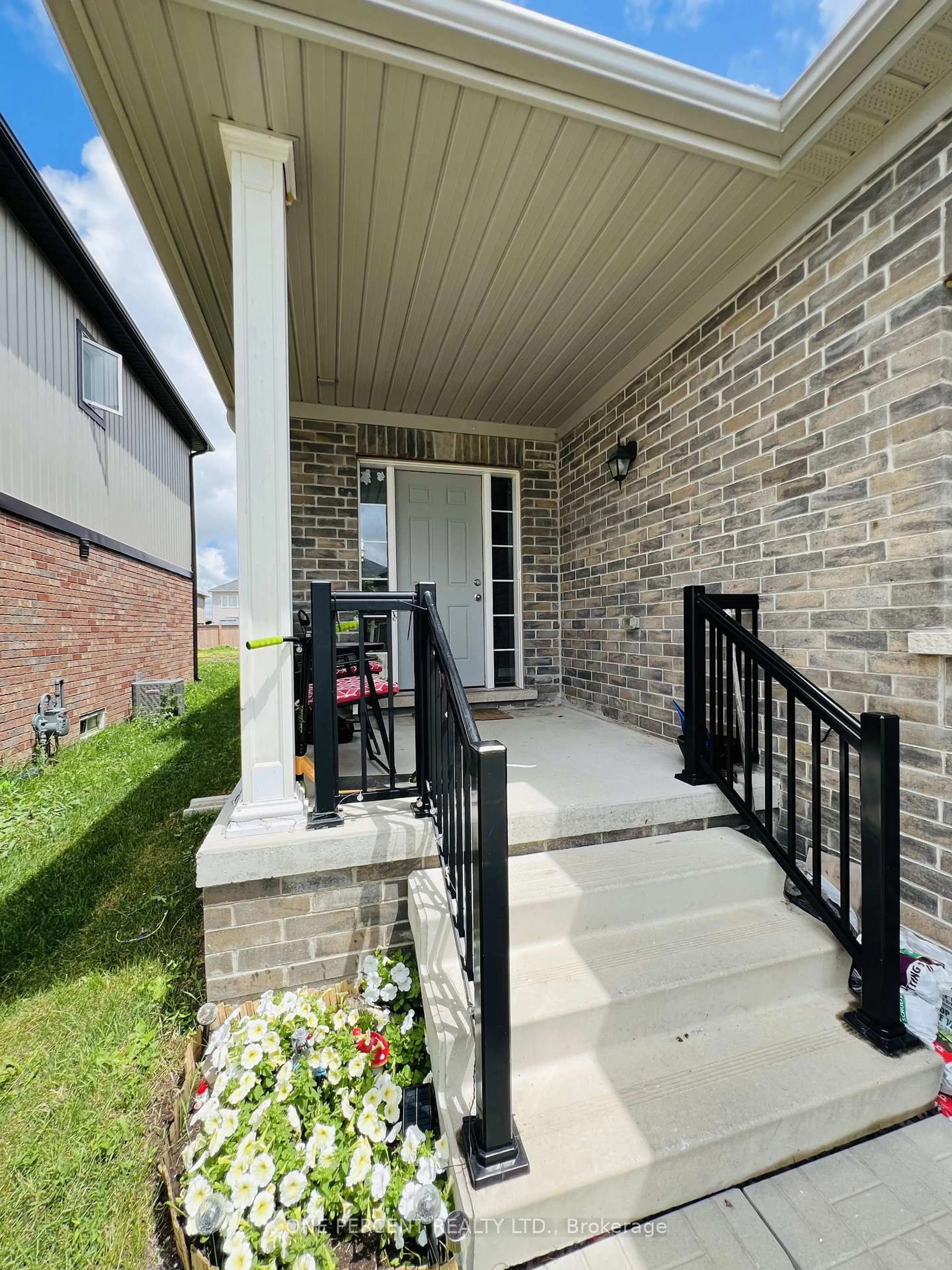 Unknown for 415 Krotz St, North Perth Ontario N4W 0H8