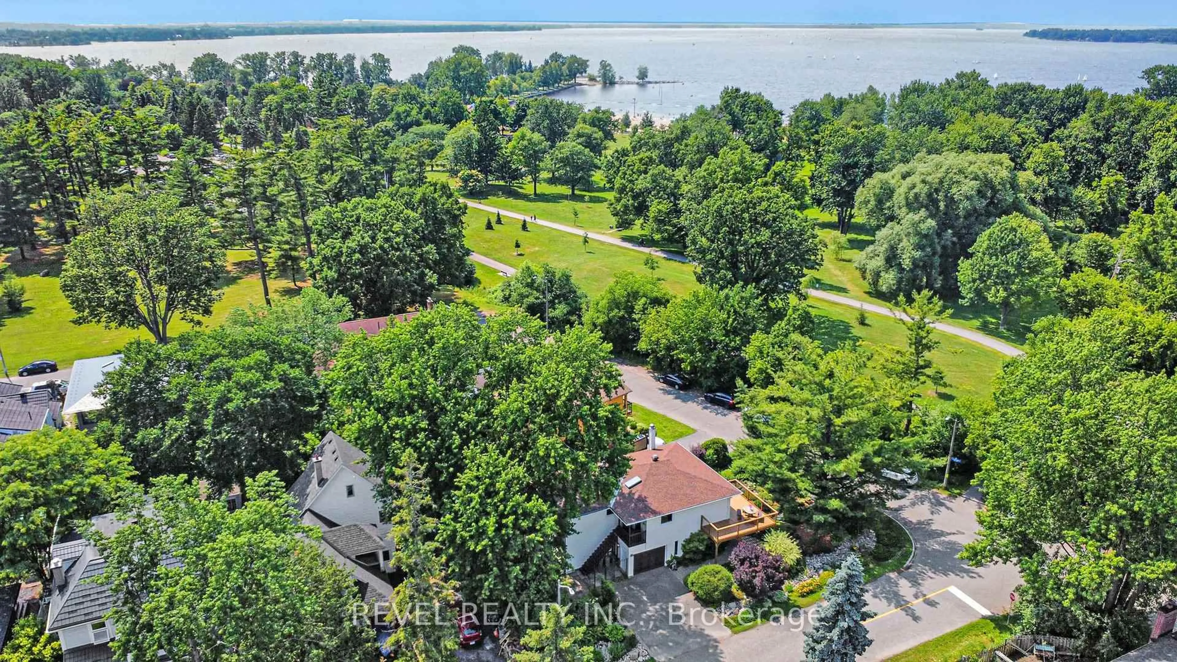 A pic from outside/outdoor area/front of a property/back of a property/a pic from drone, water/lake/river/ocean view for 2748 Howe St, Ottawa Ontario K2B 6W9