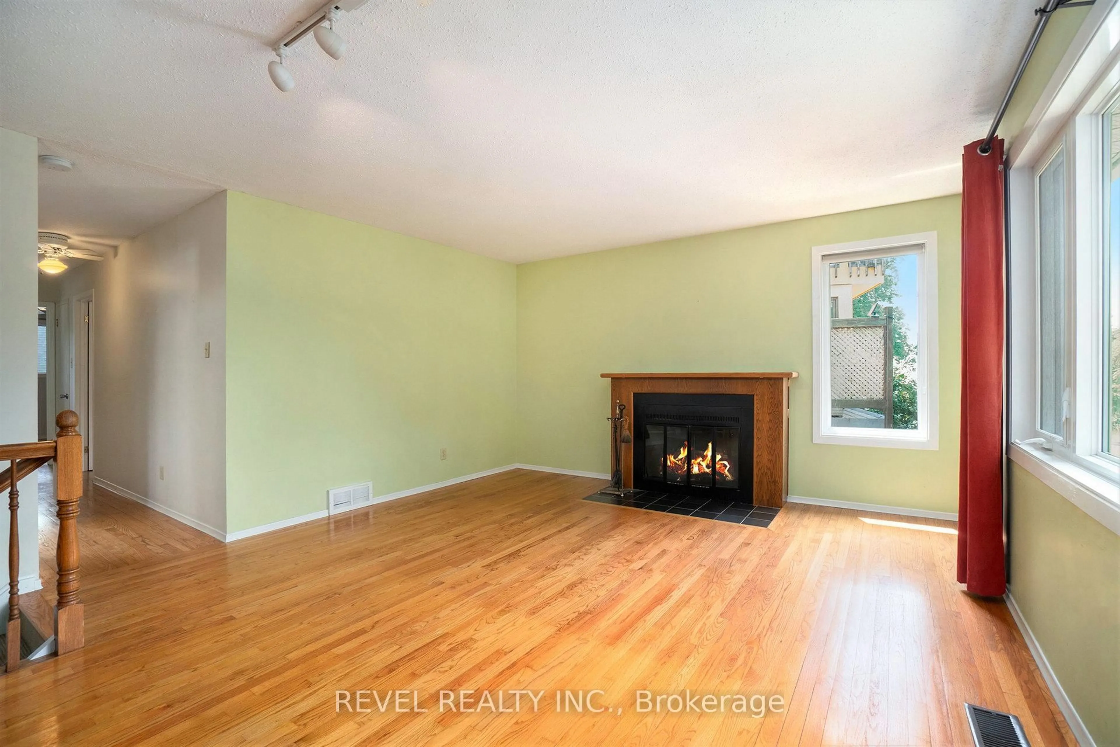A pic of a room for 2748 Howe St, Ottawa Ontario K2B 6W9