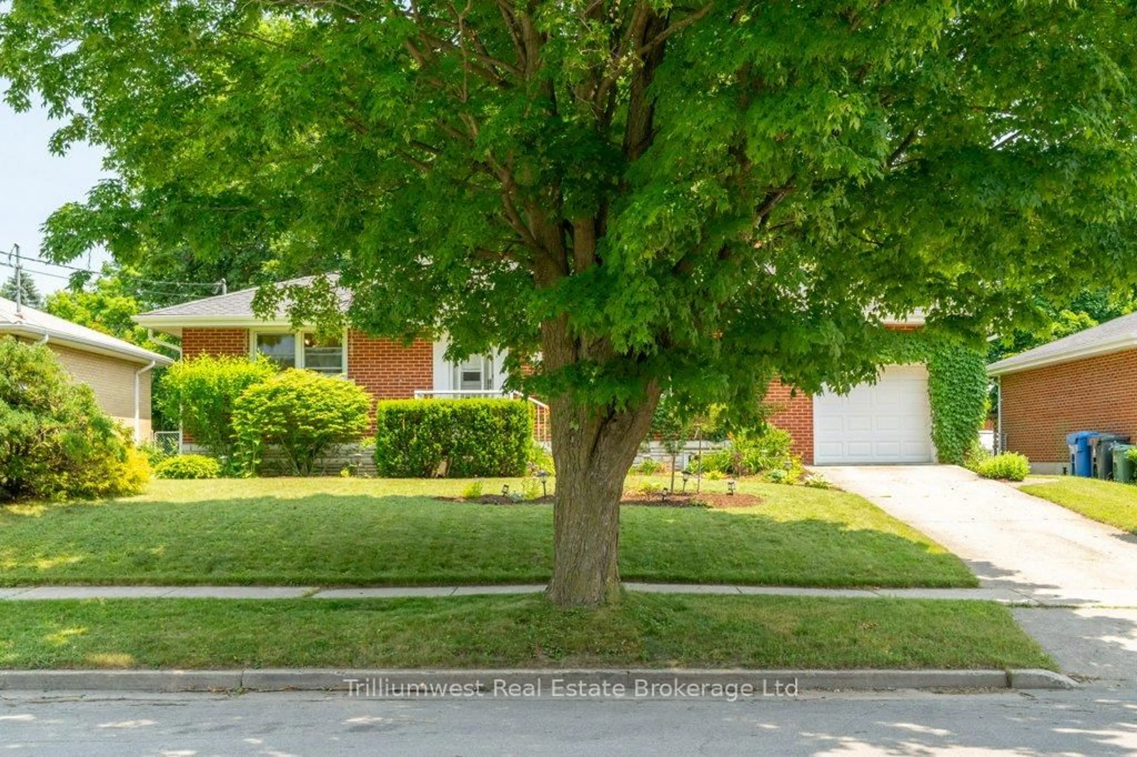 A pic from outside/outdoor area/front of a property/back of a property/a pic from drone, street for 7 Hamel Ave, Guelph Ontario N1H 5L9
