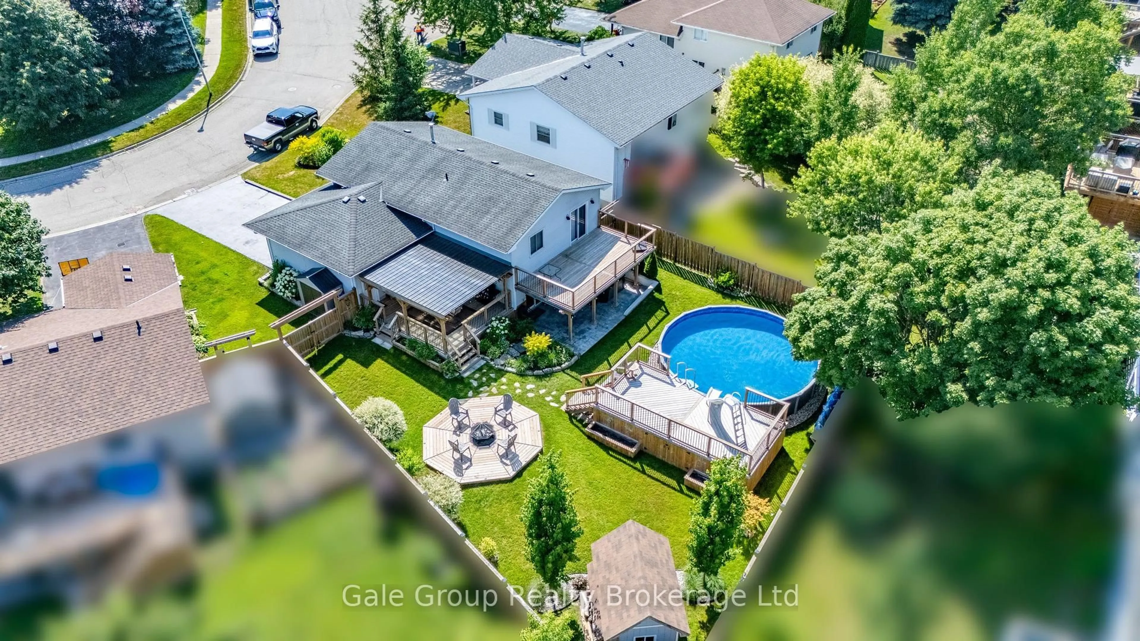 A pic from outside/outdoor area/front of a property/back of a property/a pic from drone, unknown for 167 CLARENCE Ave, Ingersoll Ontario N5C 3X9