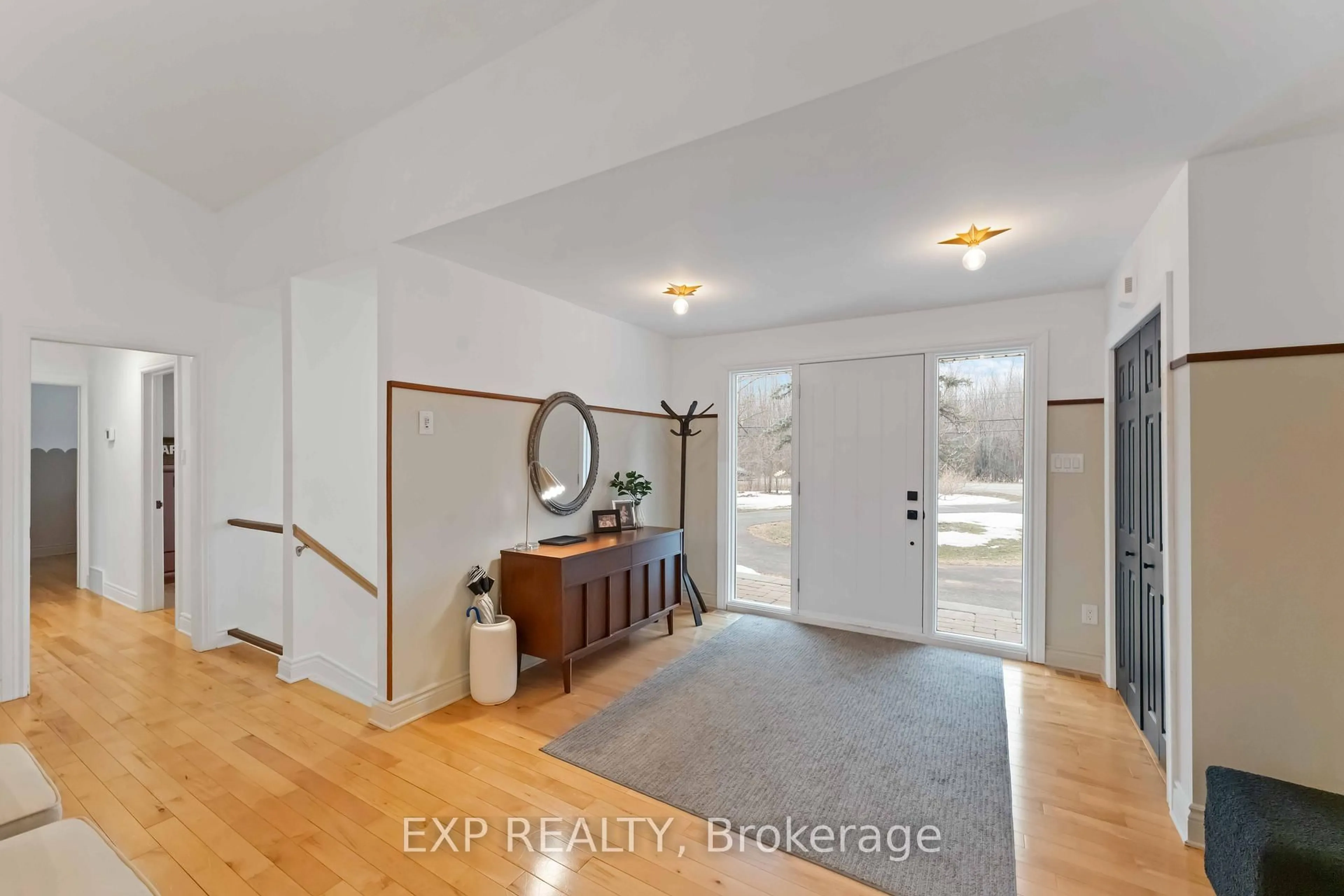 Indoor entryway for 4688 Fallowfield Rd, Ottawa Ontario K2J 4S4