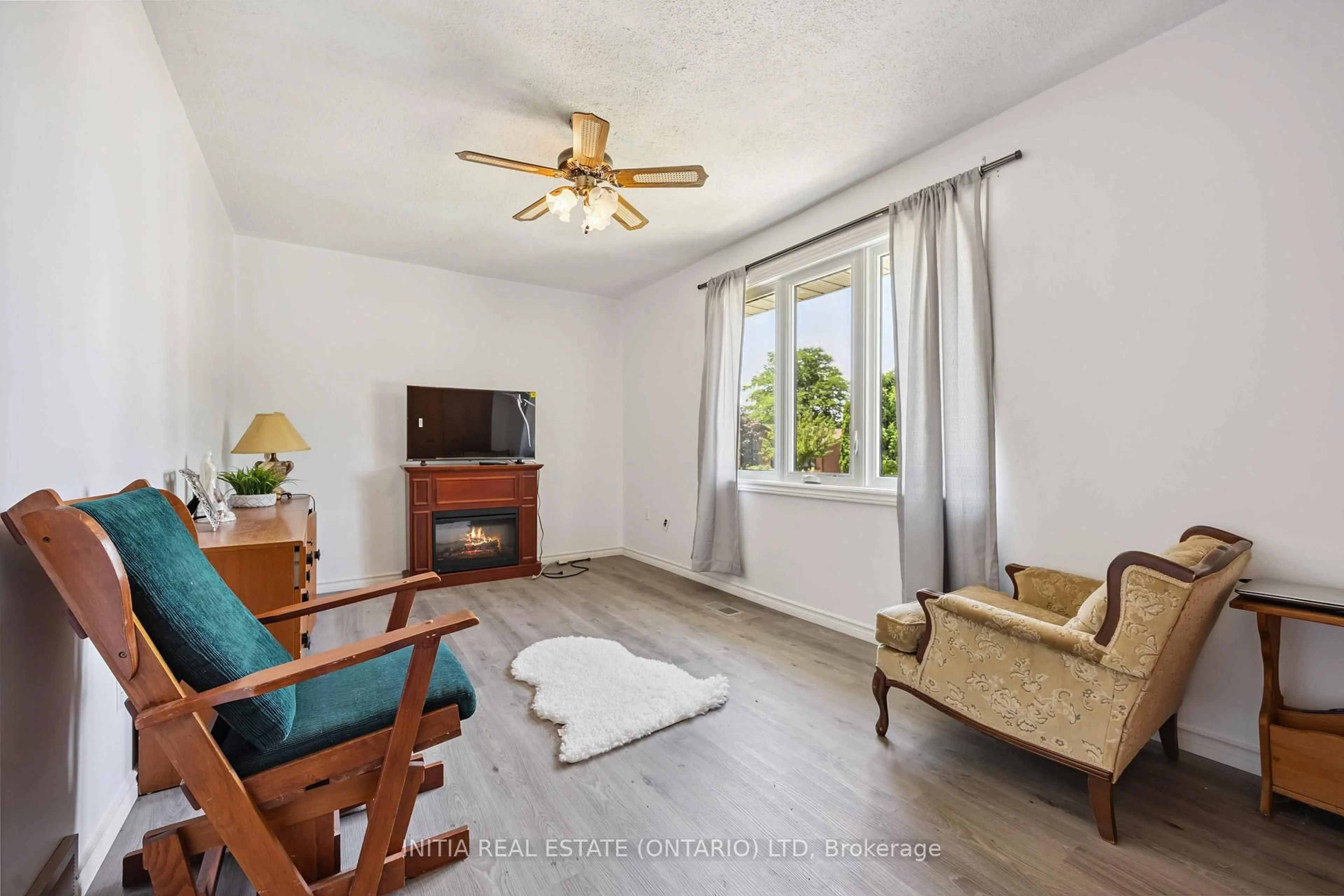 Living room with furniture, unknown for 106 Hastings Cres, Sarnia Ontario N7S 5K5