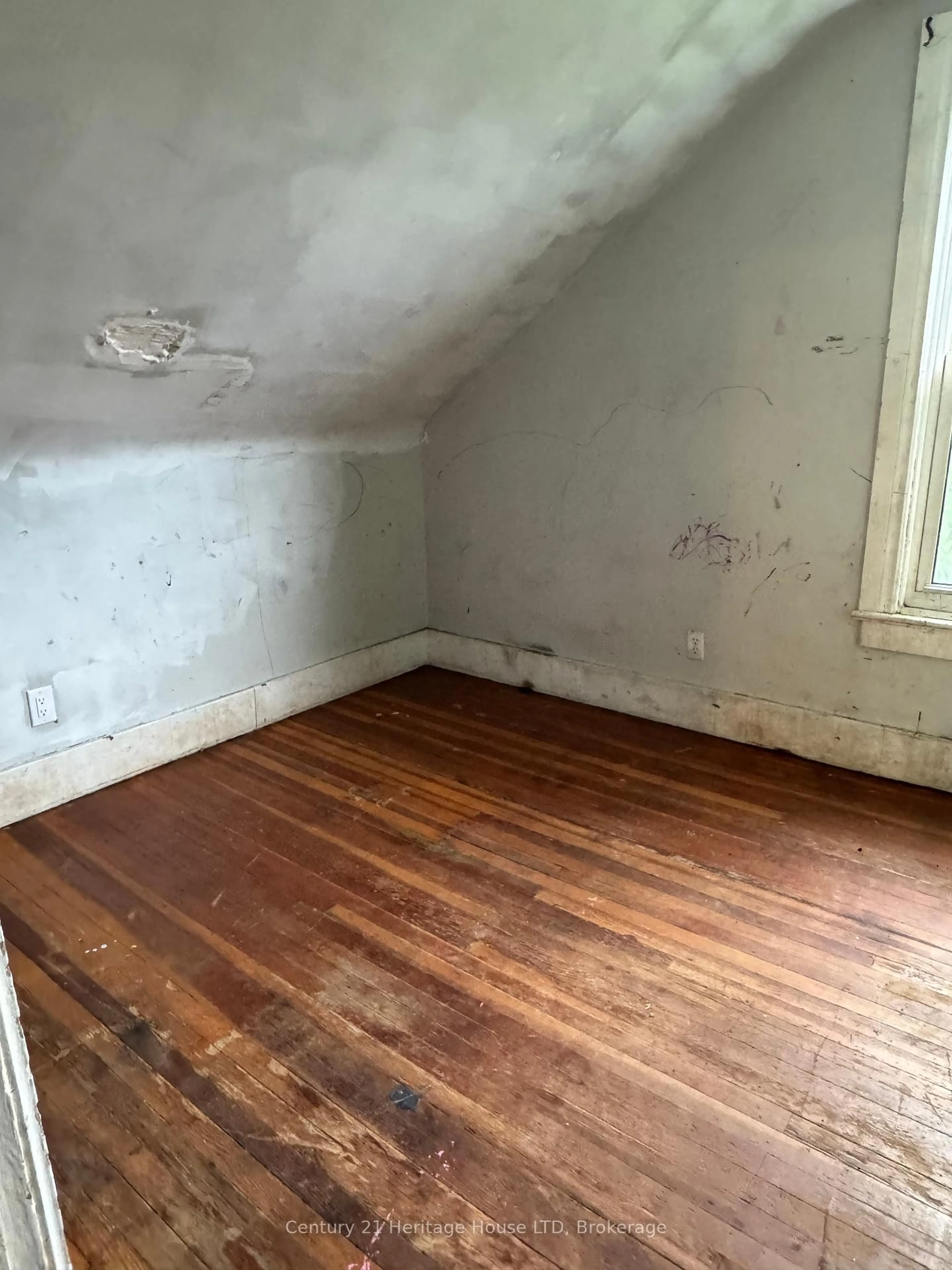 A pic of a room for 4193 Muir Ave, Niagara Falls Ontario L2E 3L4