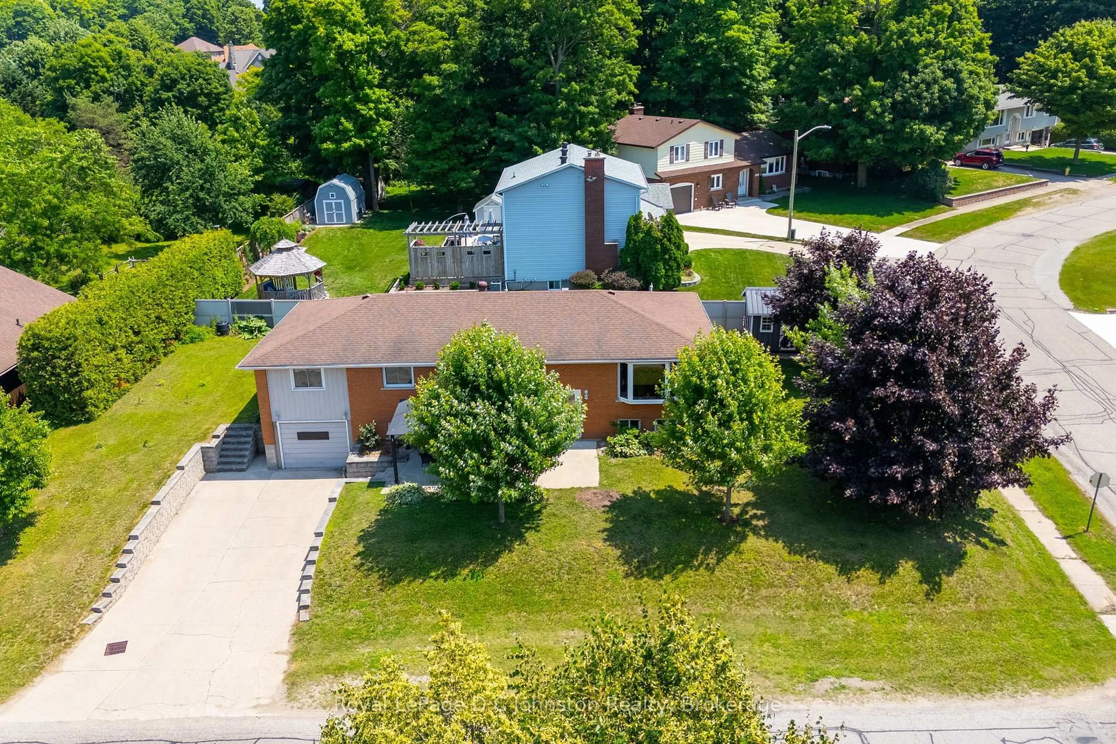 A pic from outside/outdoor area/front of a property/back of a property/a pic from drone, street for 415 Wellington St, Saugeen Shores Ontario N0H 2C0
