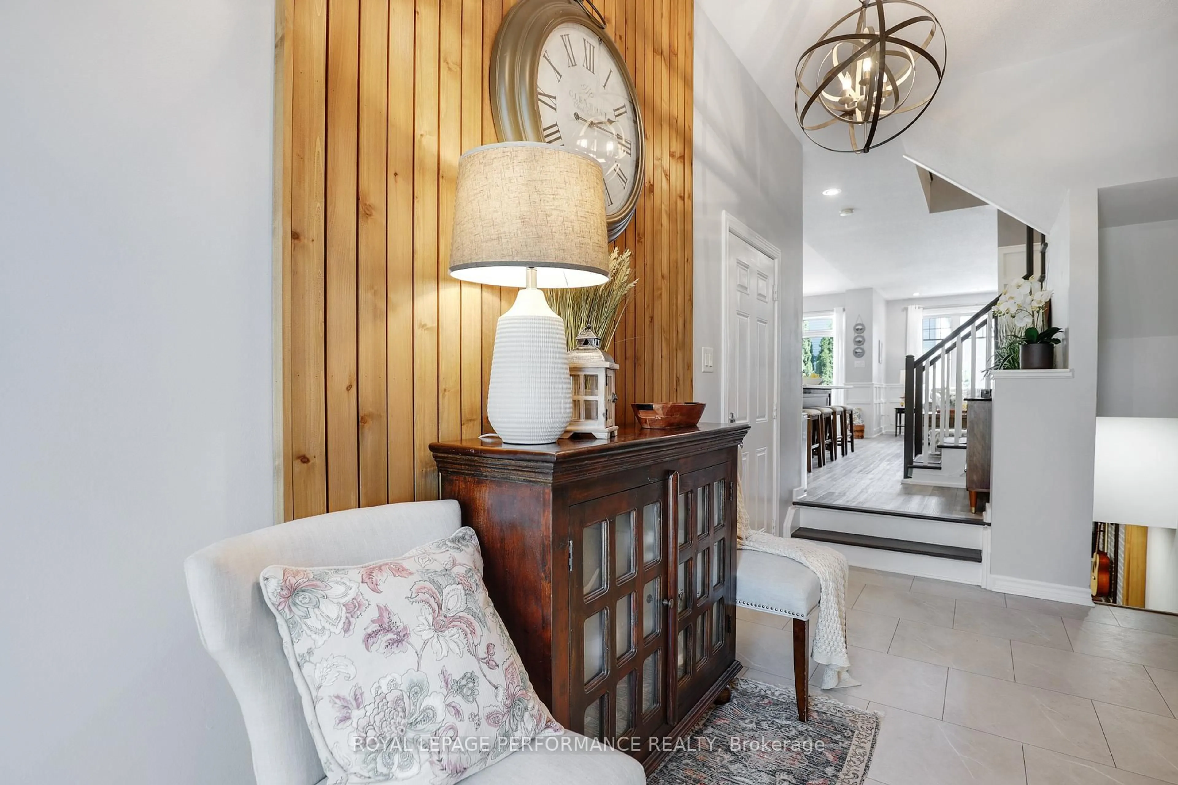 Indoor entryway for 104 Hillman Marsh Way, Ottawa Ontario K1T 0B1
