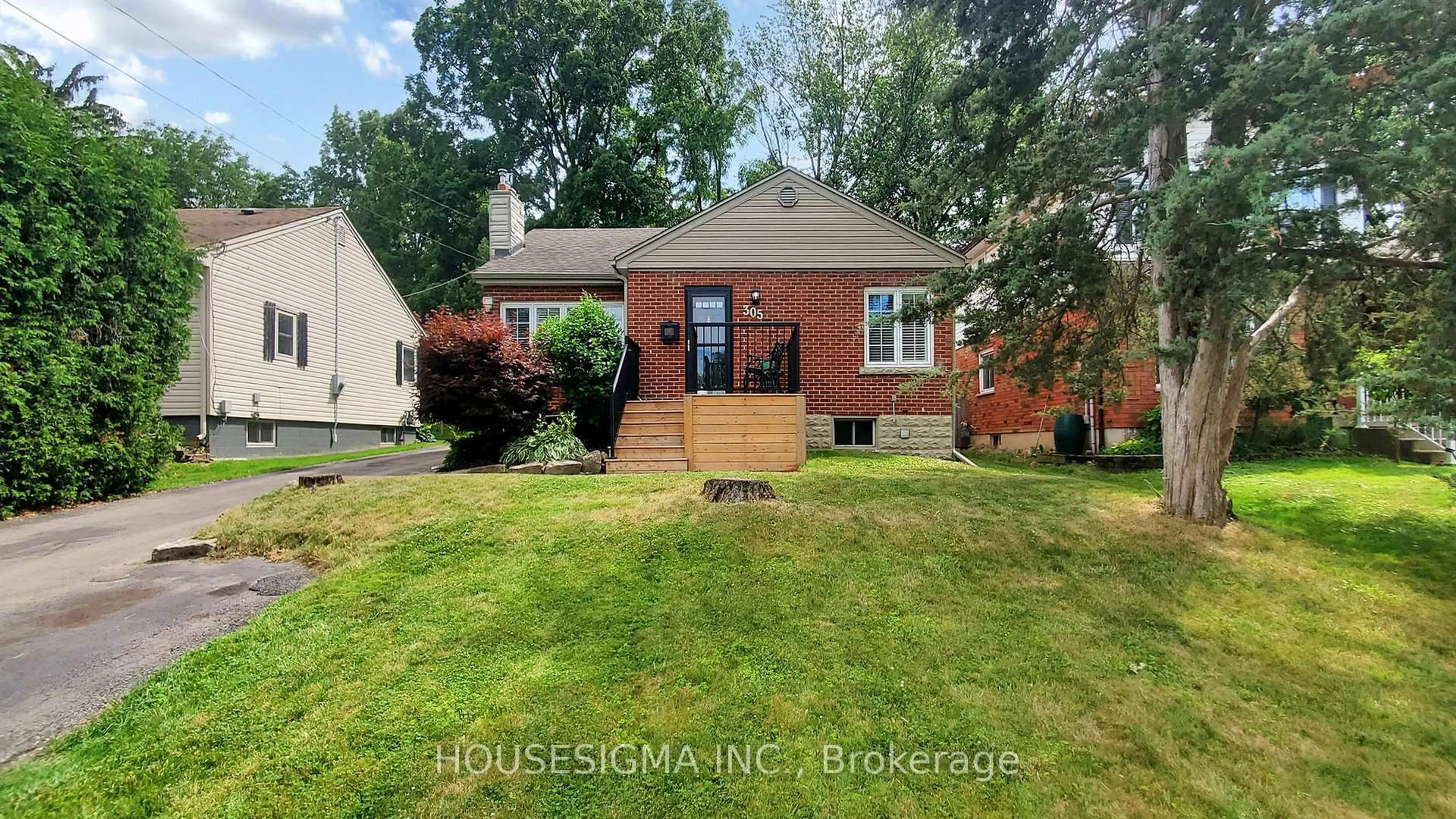 Home with brick exterior material, street for 305 Sanatorium Rd, Hamilton Ontario L9C 1Z4