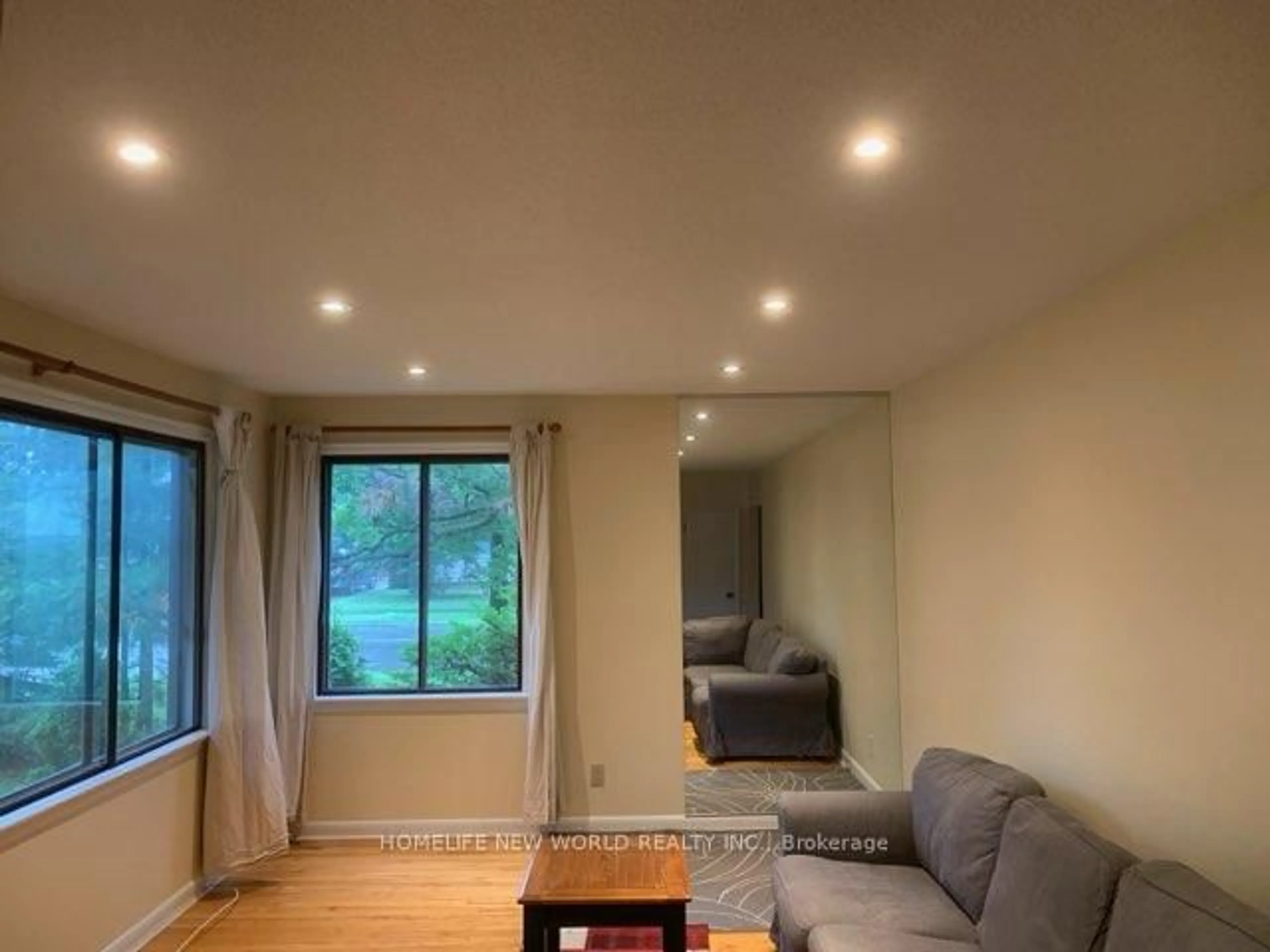 A pic of a room for 787 Raglan Ave, Ottawa Ontario K1G 1M3