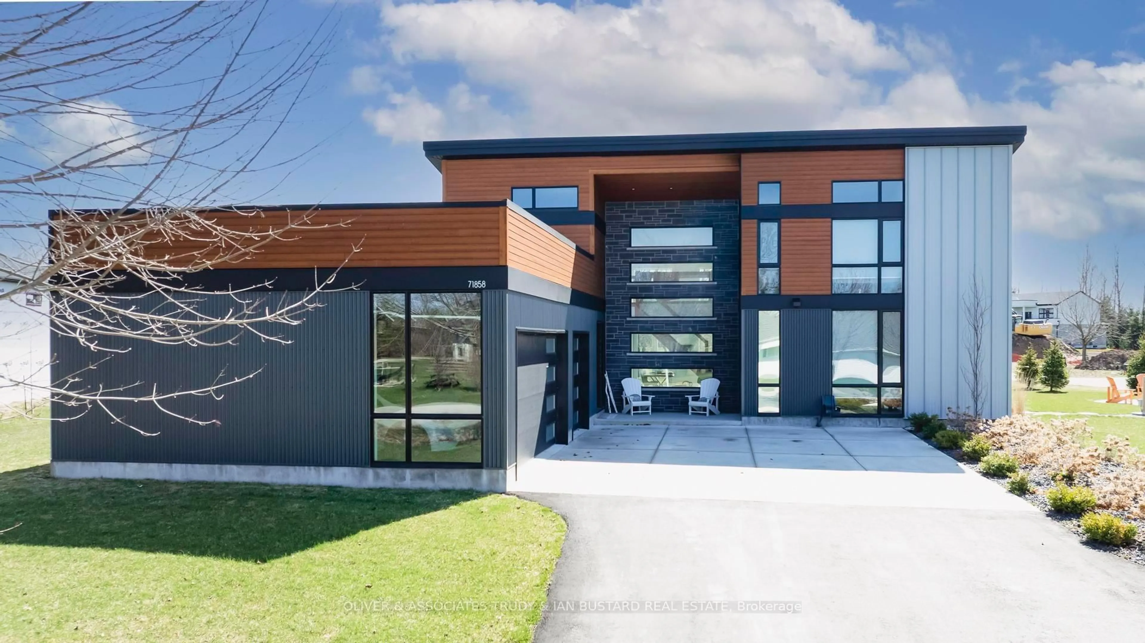 Home with brick exterior material, building for 71858 Sunridge Cres, Bluewater Ontario N0M 1N0